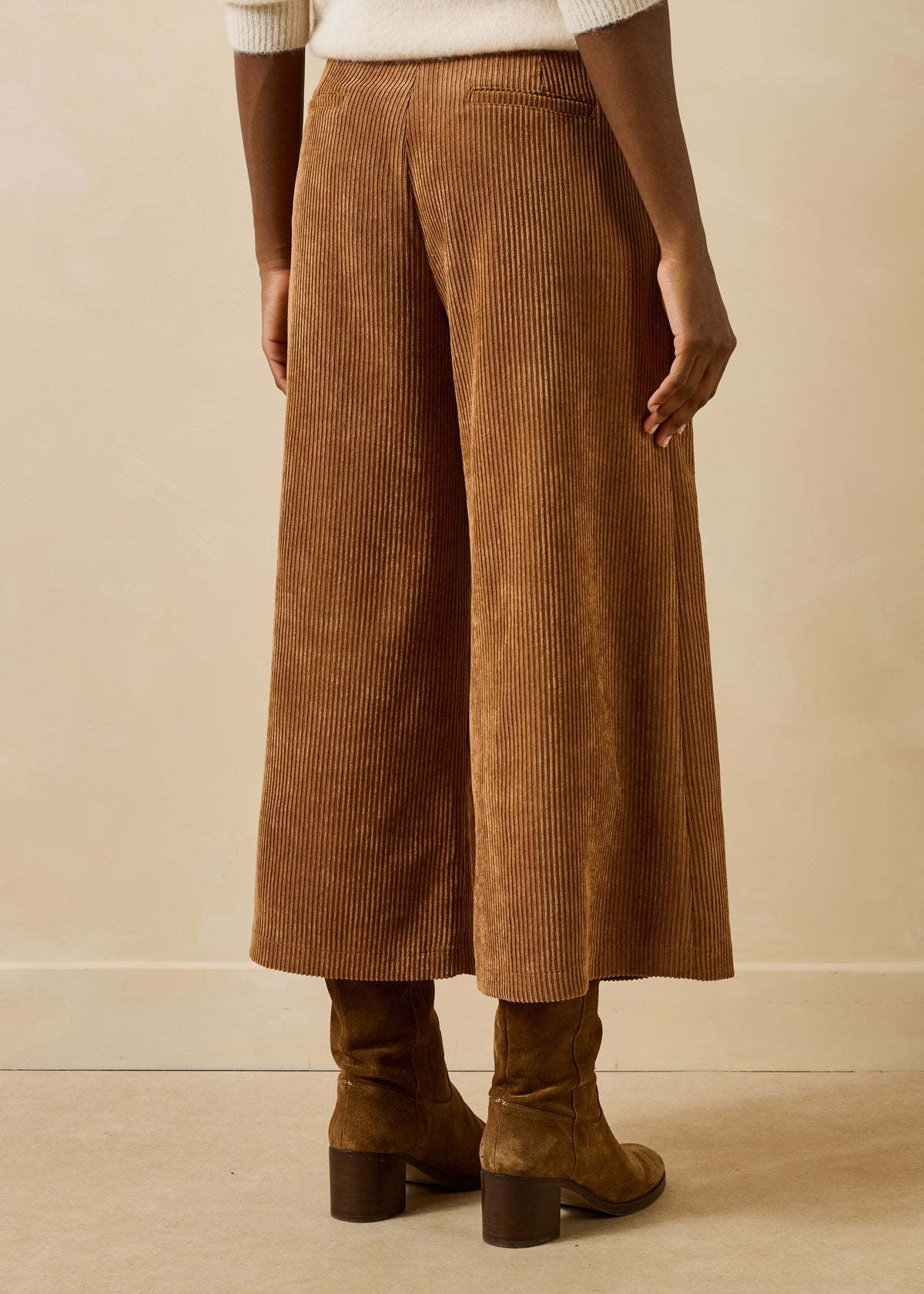 Pantalon cropped camel en velours côtelé