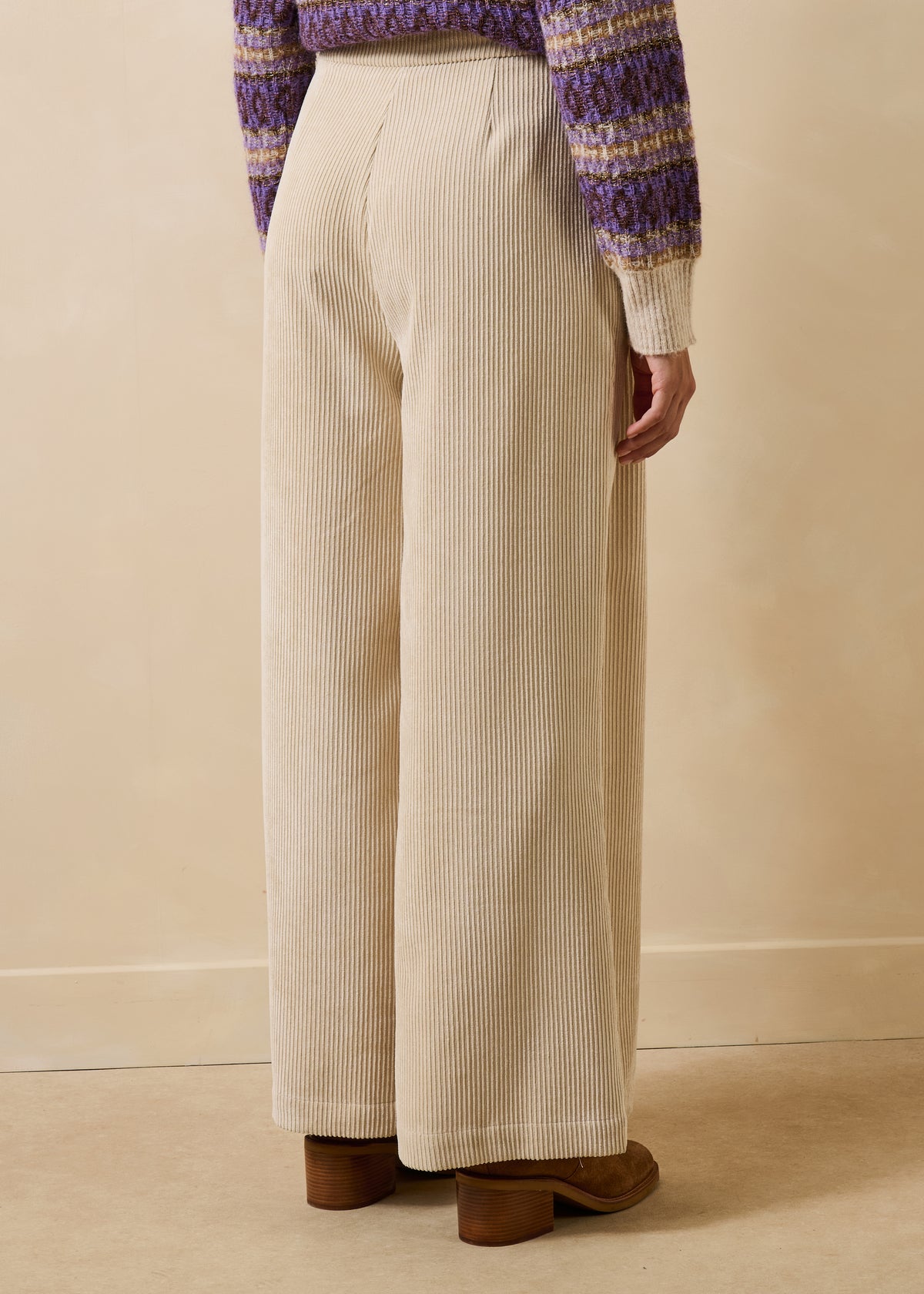 Pantalón ancho beige de pana acanalada