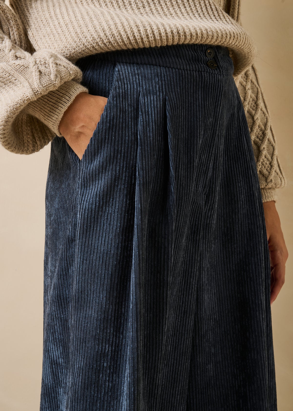 Pantalón ancho azul grisáceo de pana