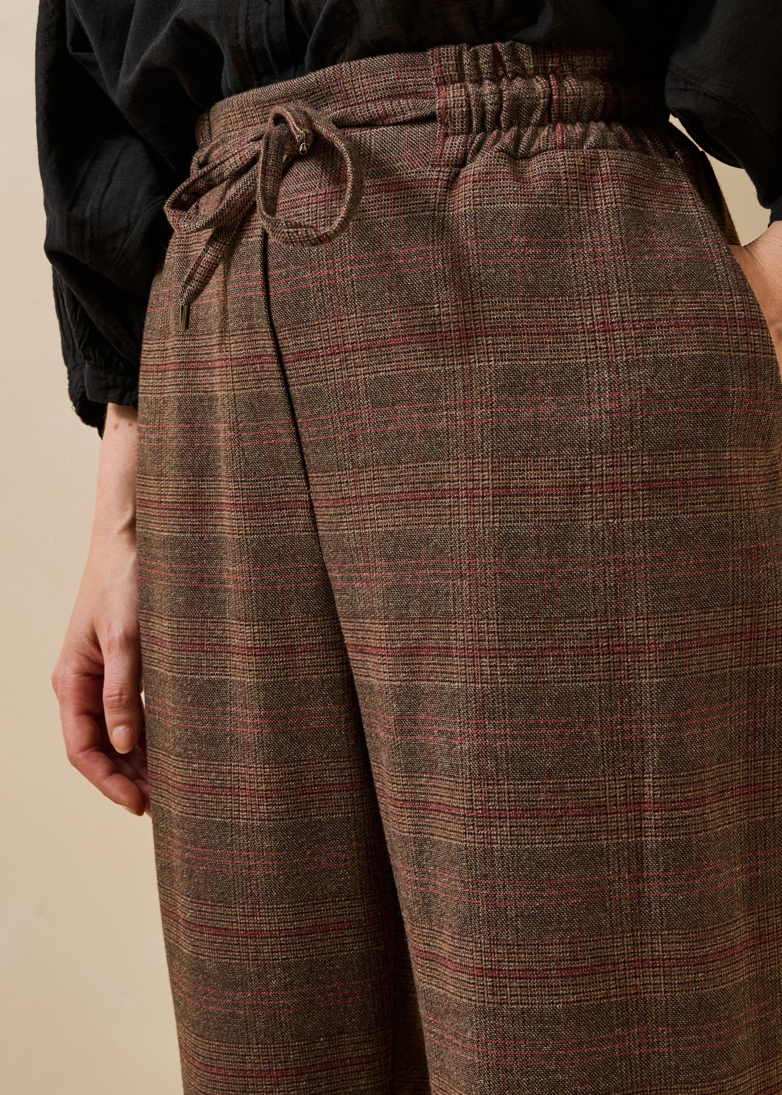 Pantalon carotte marron à carreaux taille élastique