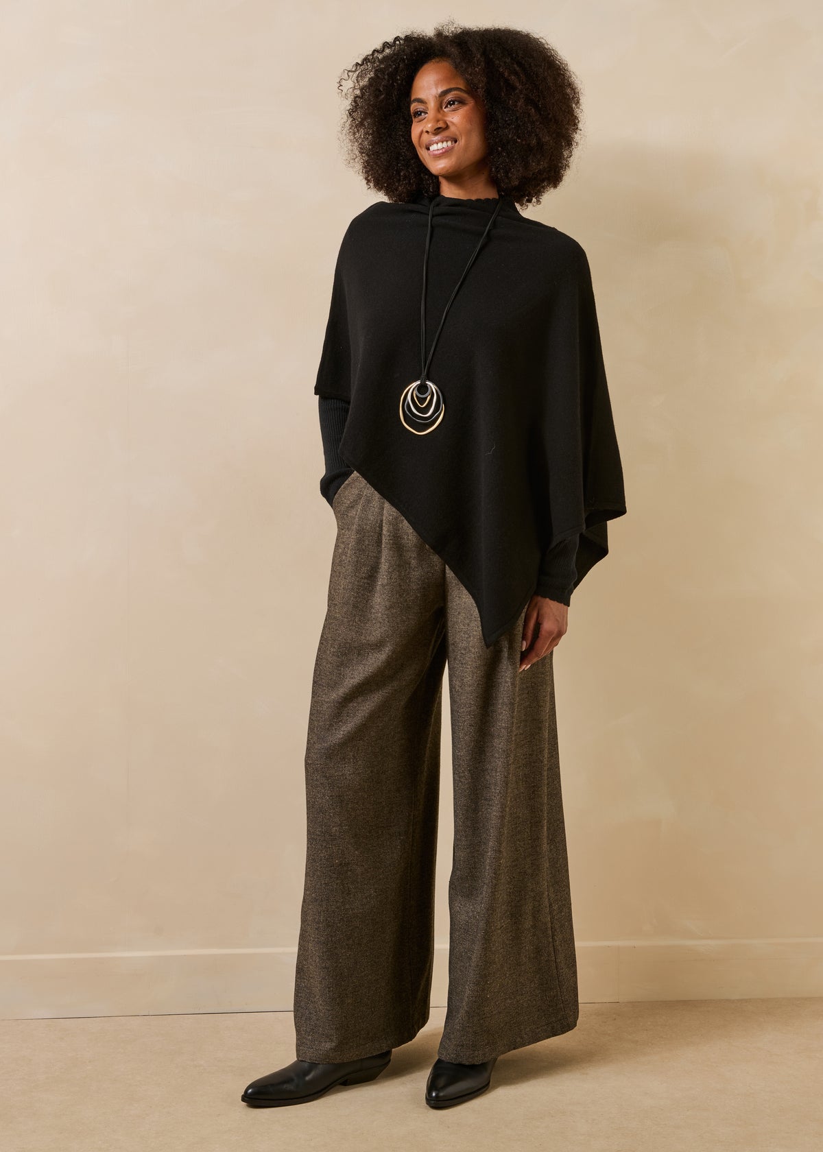Black Sweater - Foncho
