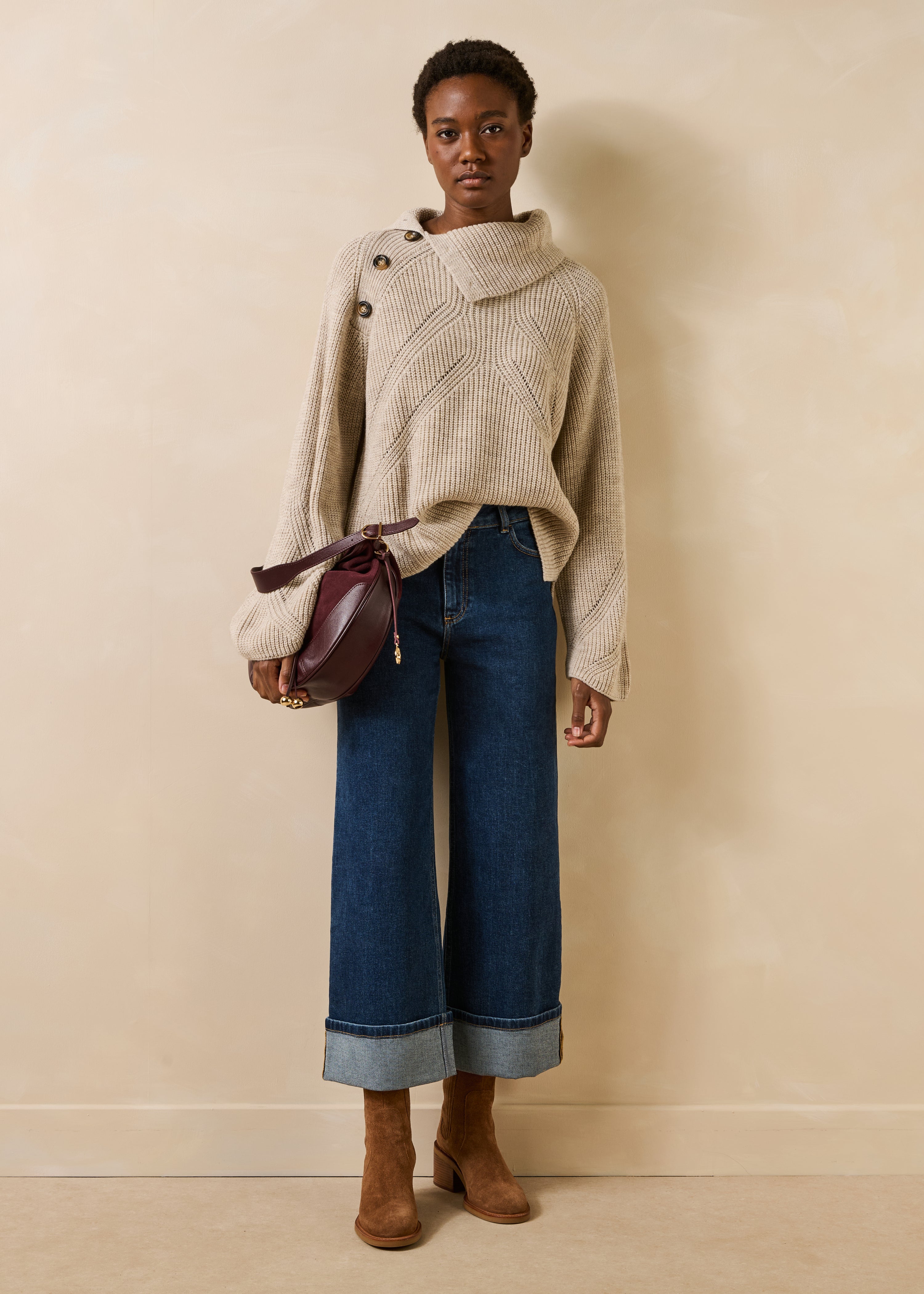 Maglione beige maniche lunghe collo asimmetrico