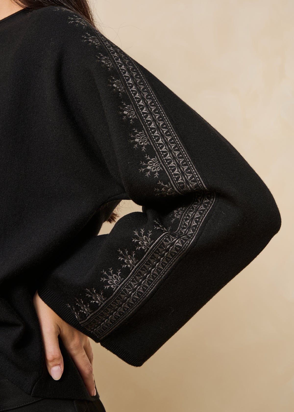 Pull noir court manches longues en milano