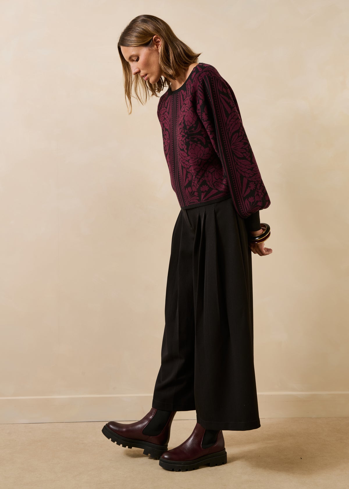Pullover aus Jacquardstrick in schwarz und Aubergine