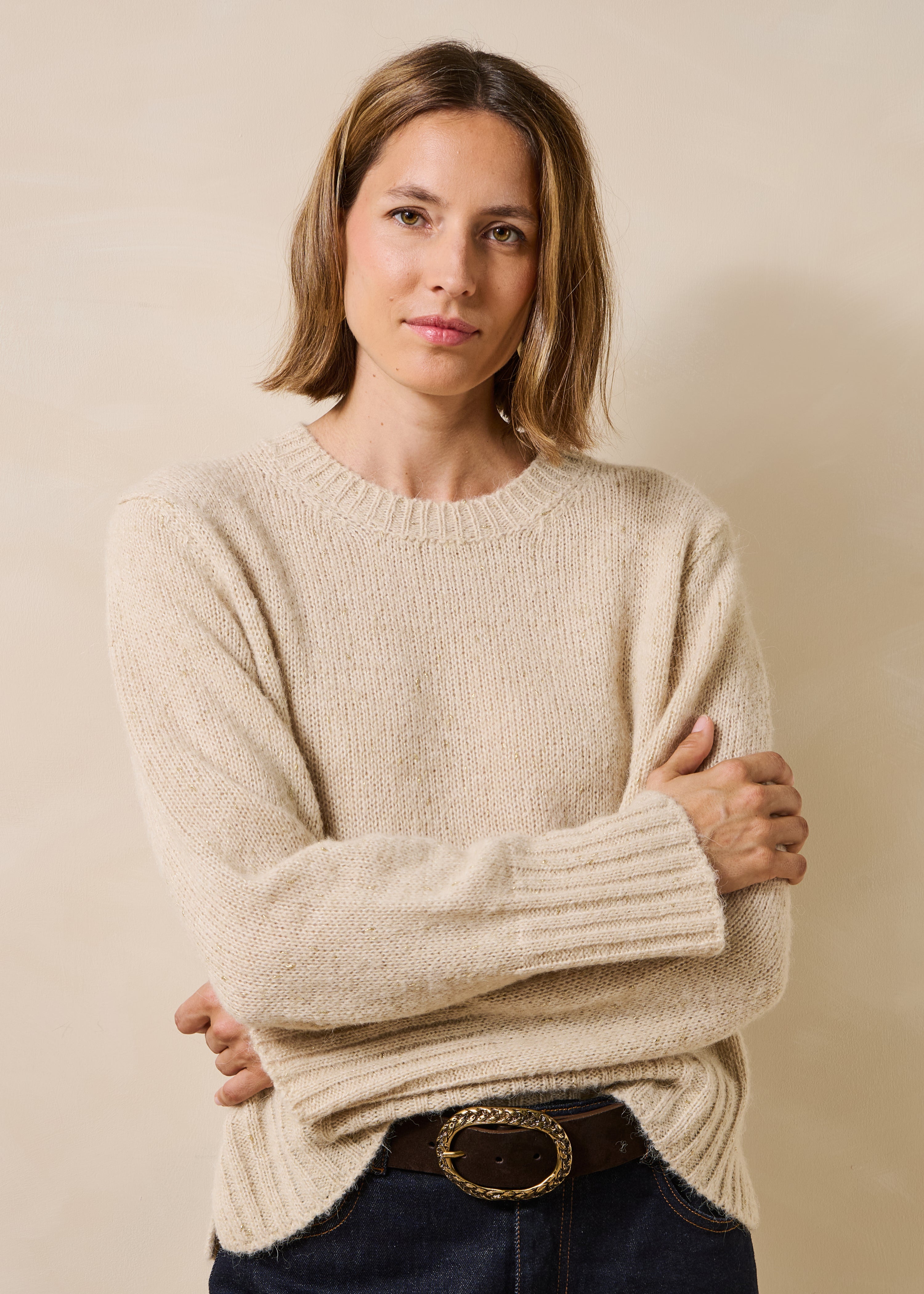 Maglione beige a maniche lunghe con scollo rotondo