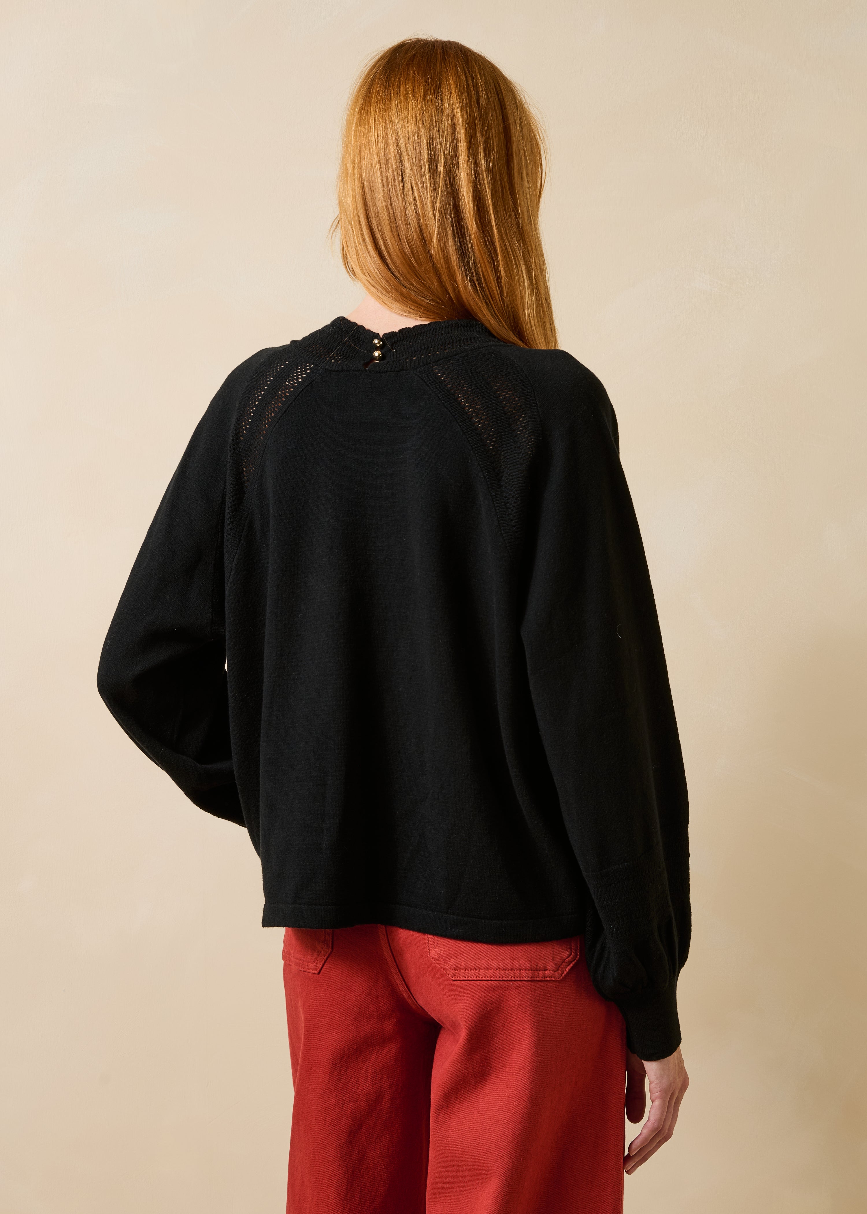 Pull noir manches longues en laine et coton