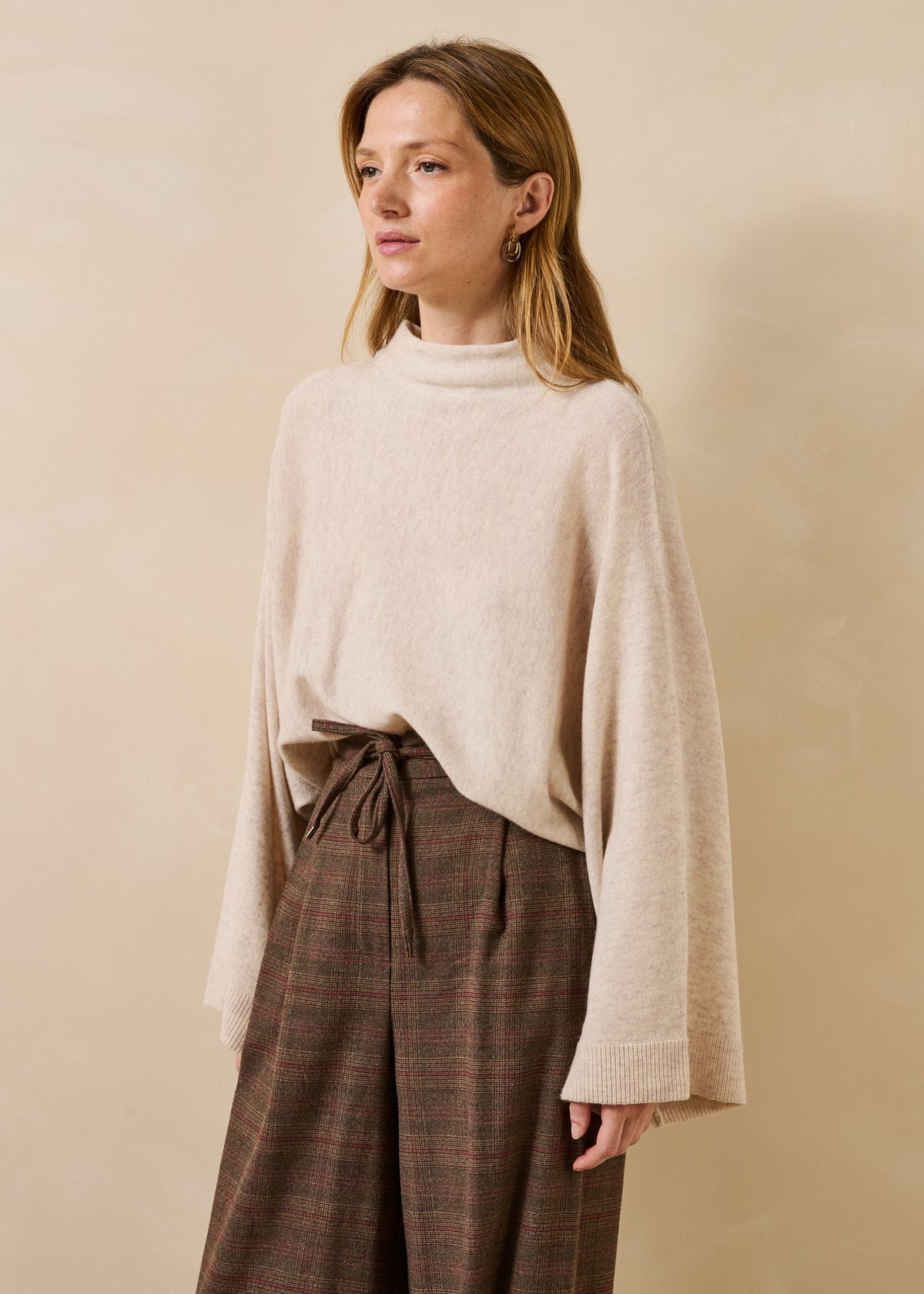 Pull beige manches longues en laine et cachemire