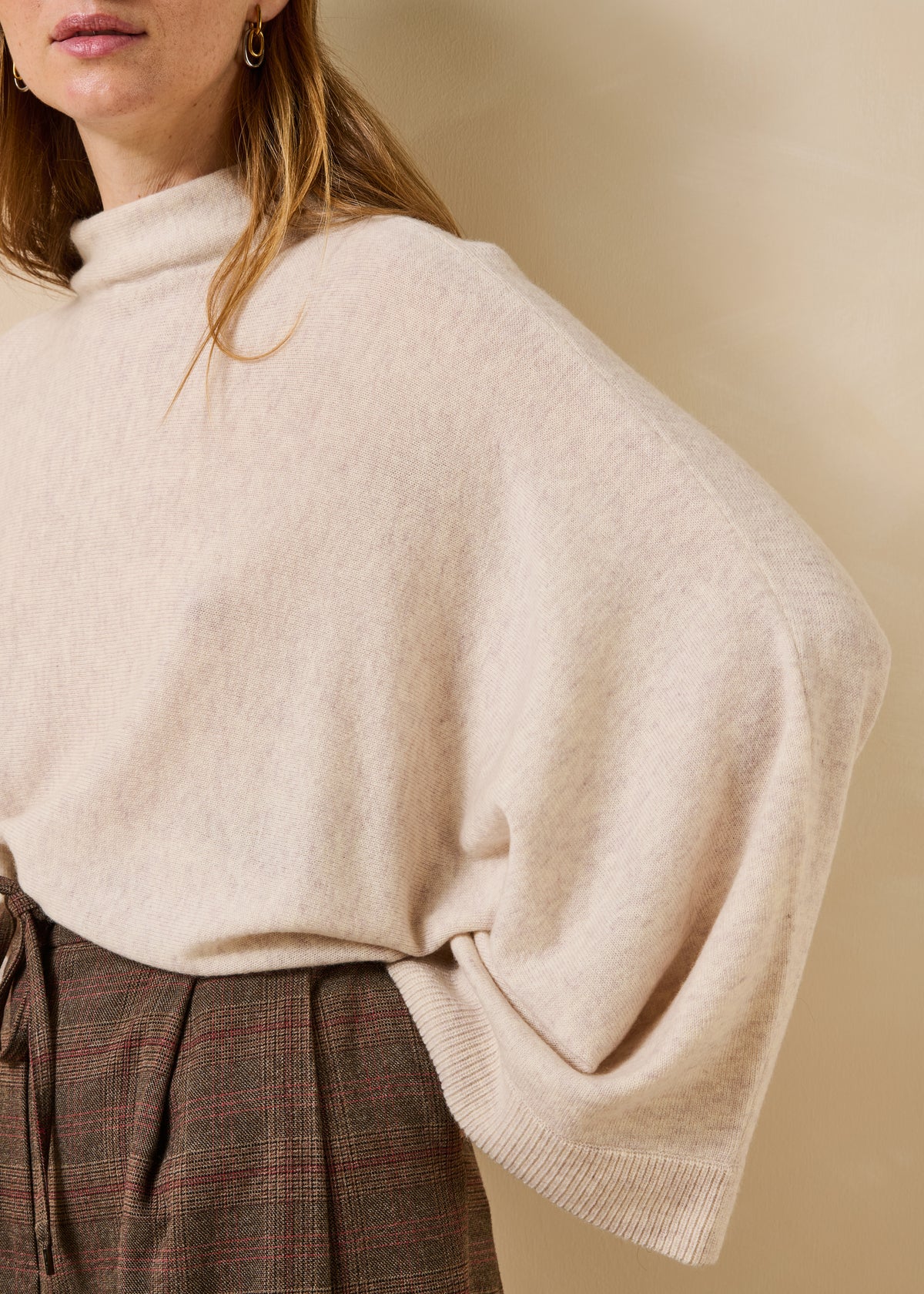Pull beige manches longues en laine et cachemire