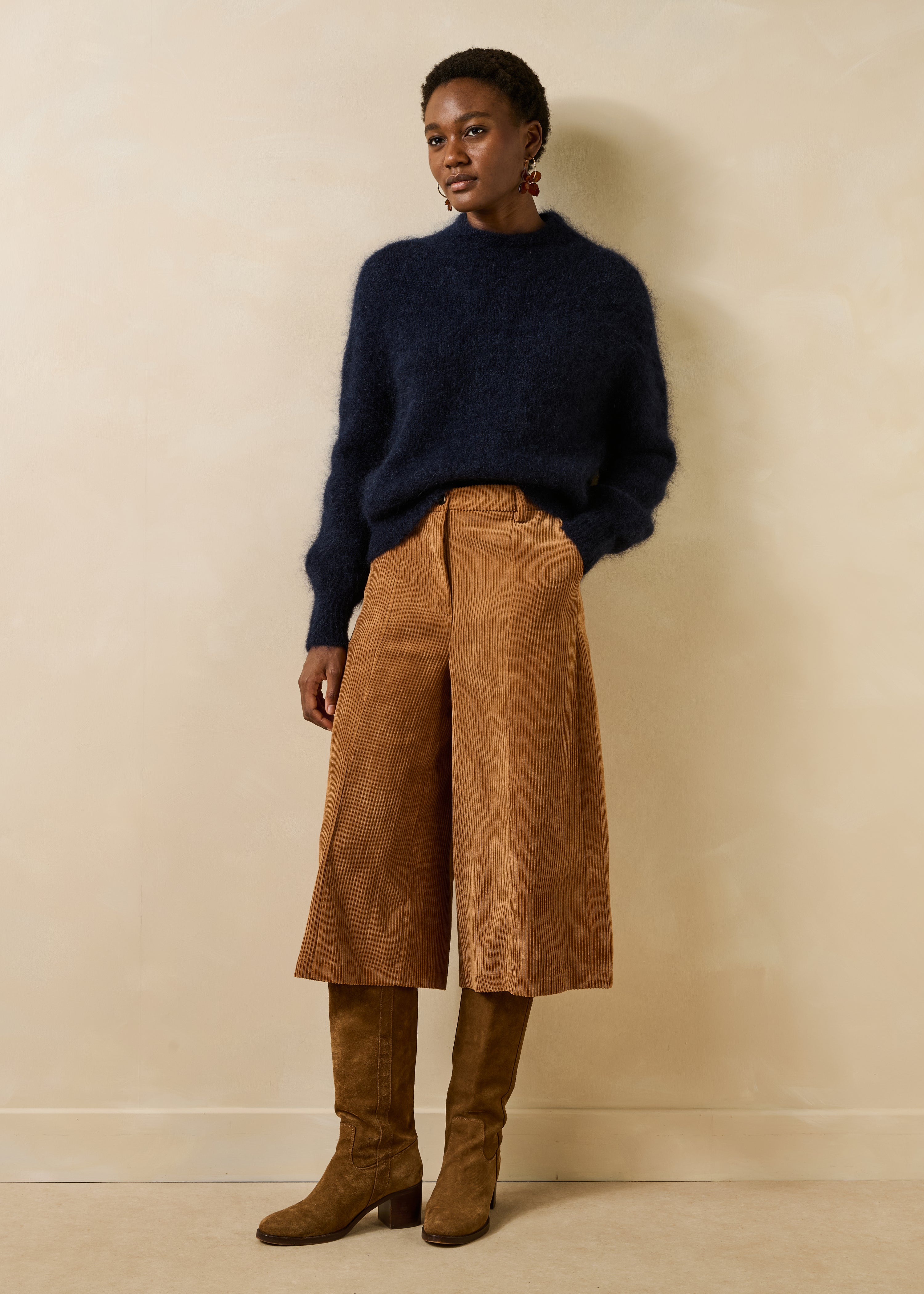 Pull bleu marine manches longues en mohair col montant