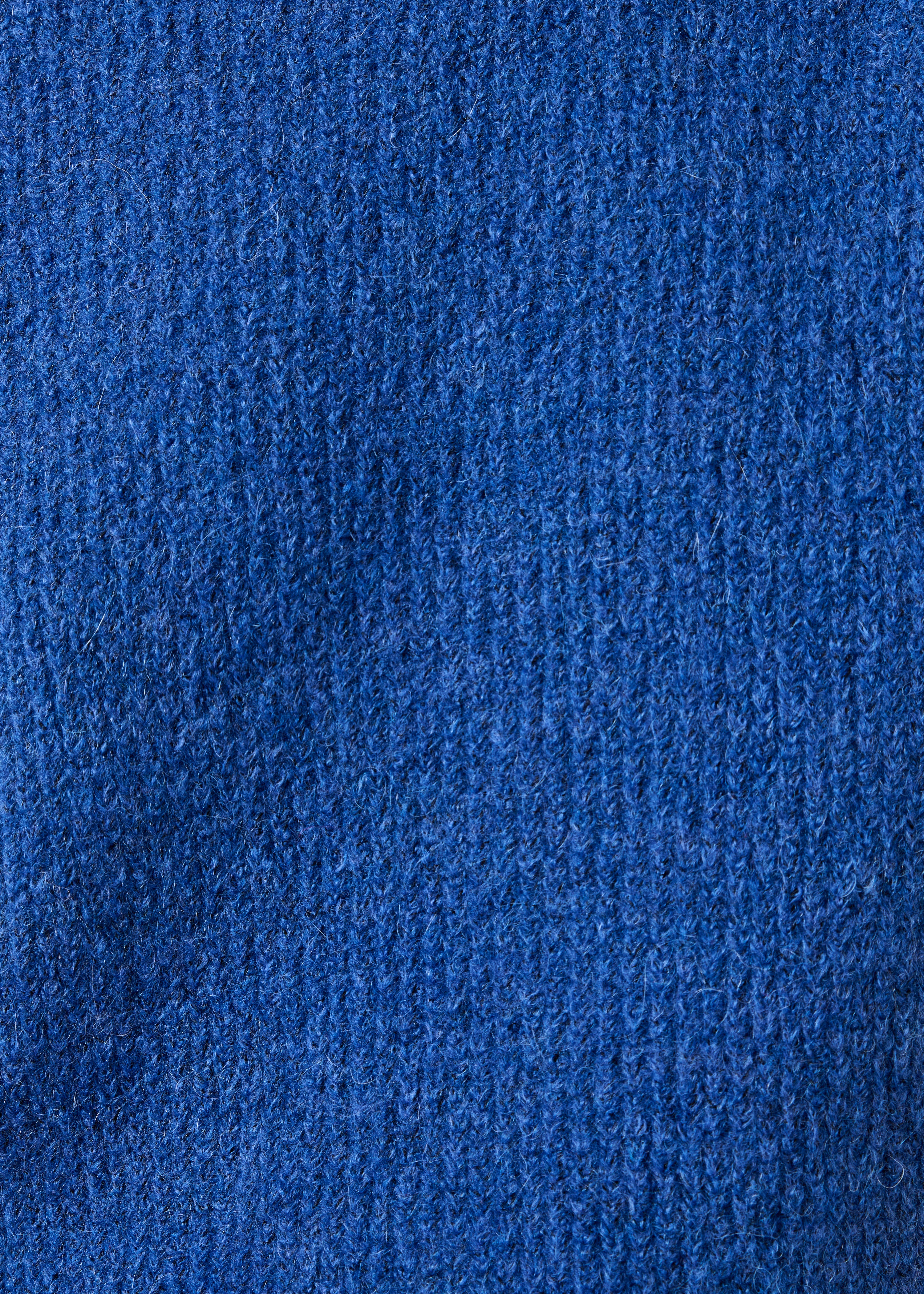 Blauwe trui met lange mouwen en ronde hals