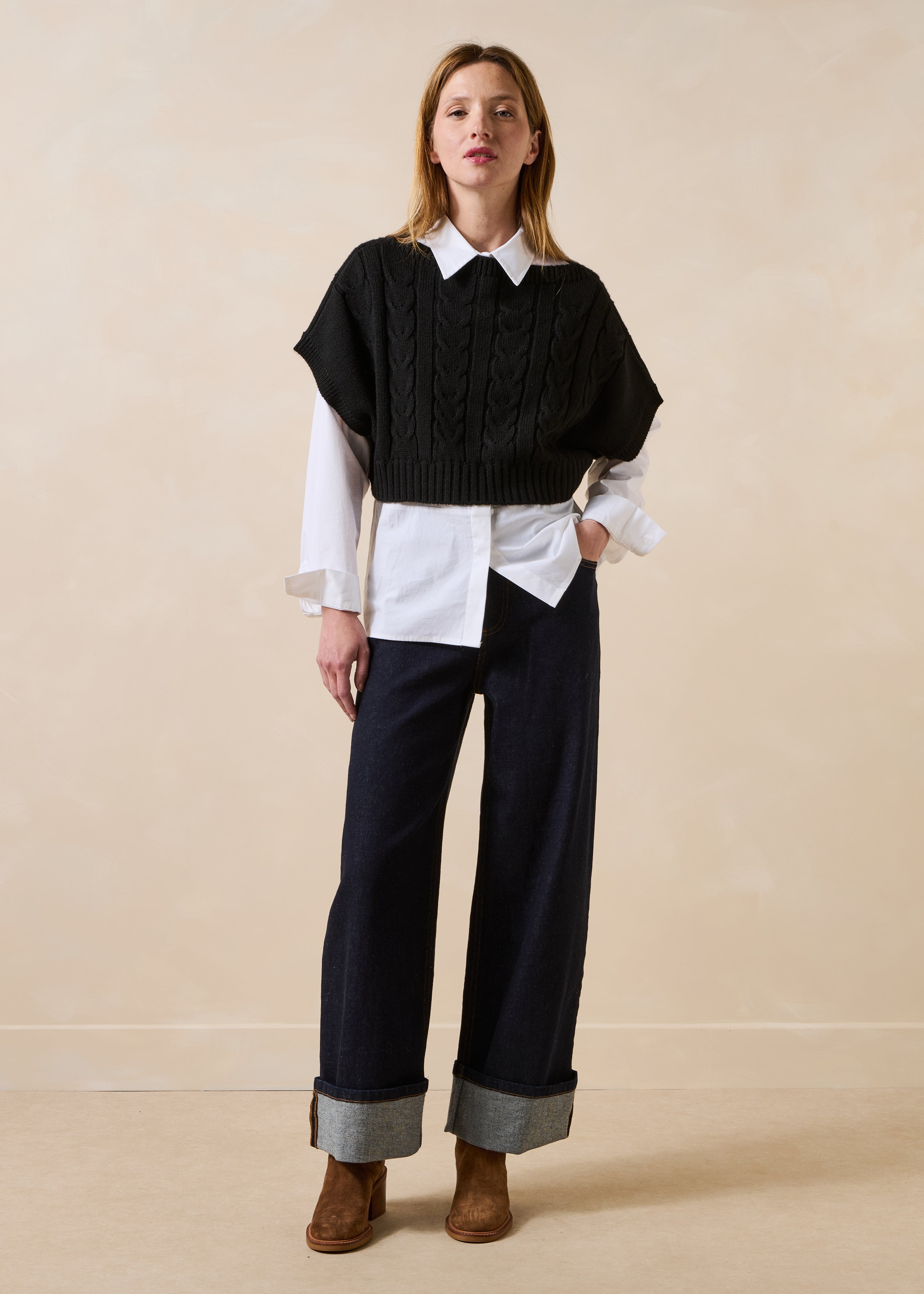 Pull court noir sans manches