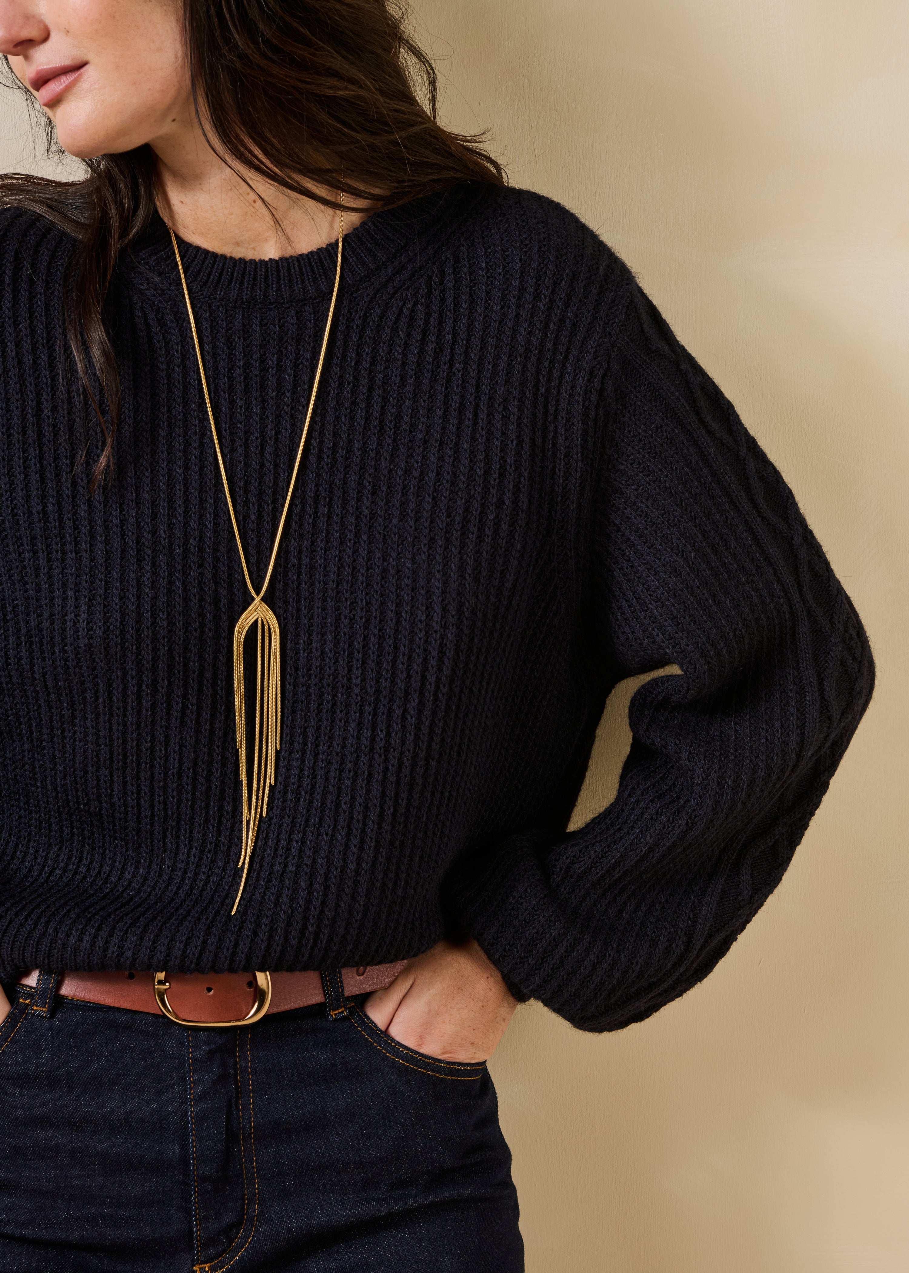 Maglione blu navy a maniche lunghe con scollo rotondo