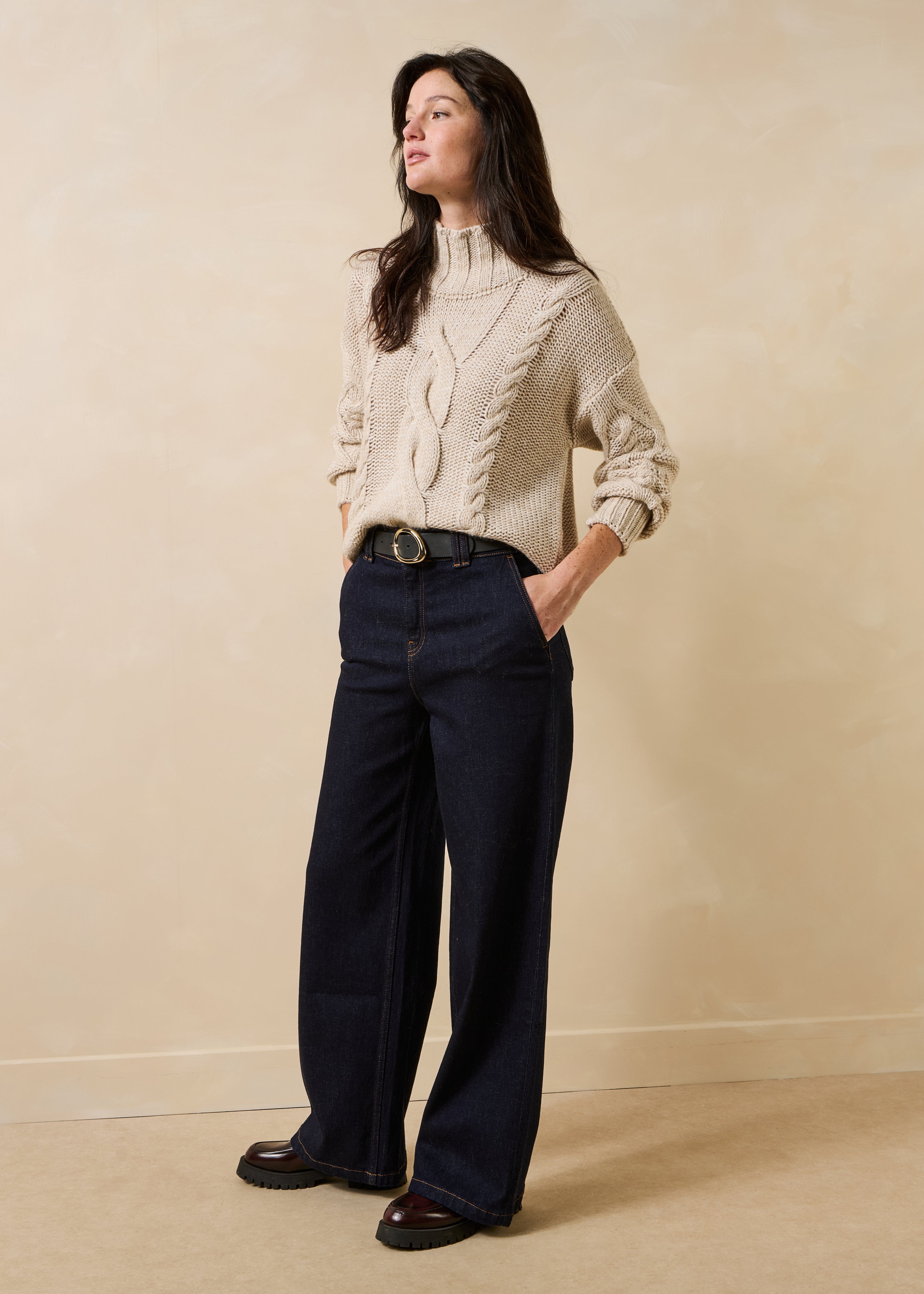 Jersey beige de manga larga con cuello alto