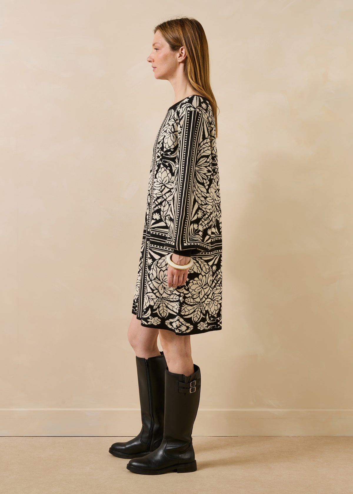 Short black and white knit jacquard dress