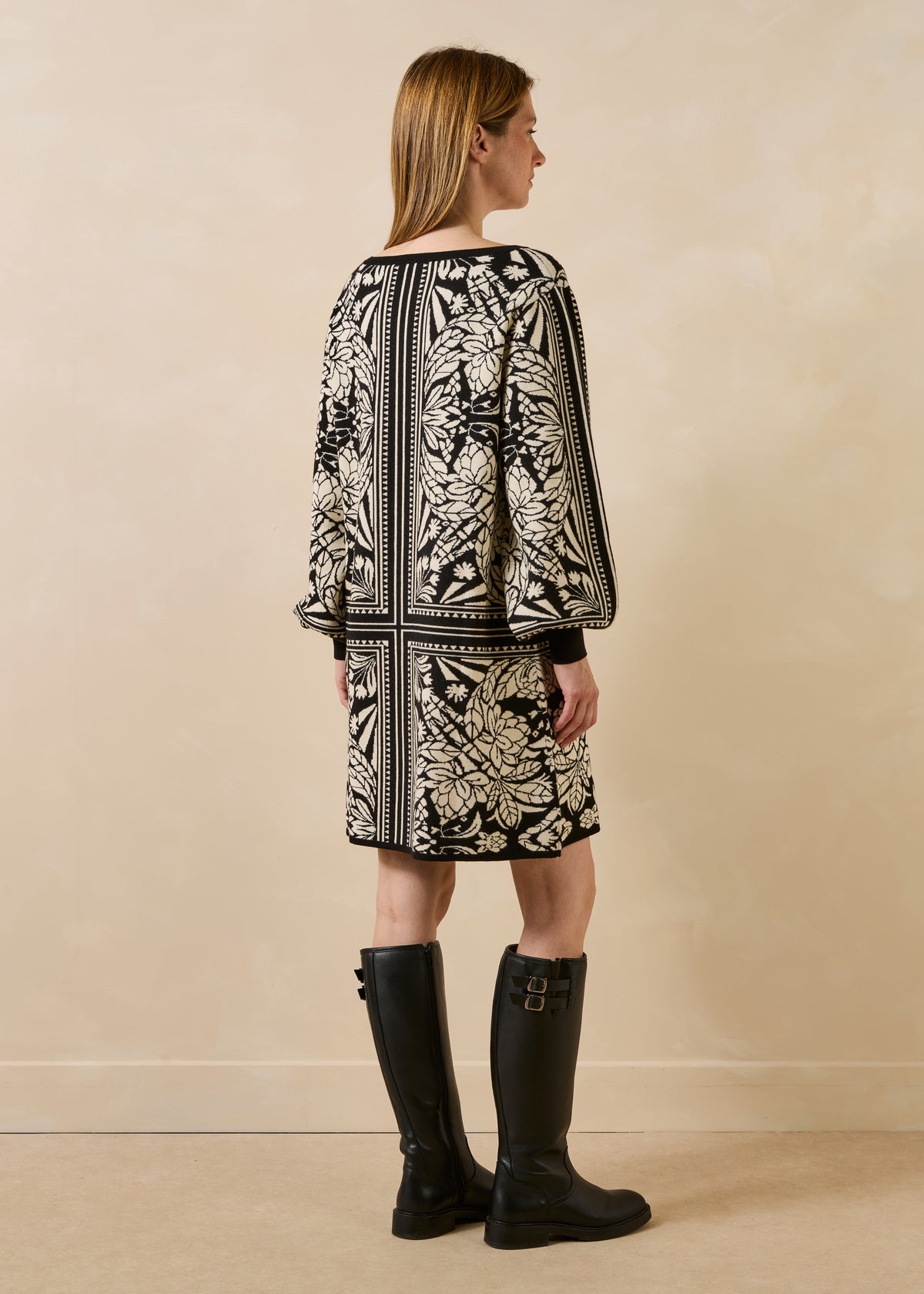 Short black and white knit jacquard dress