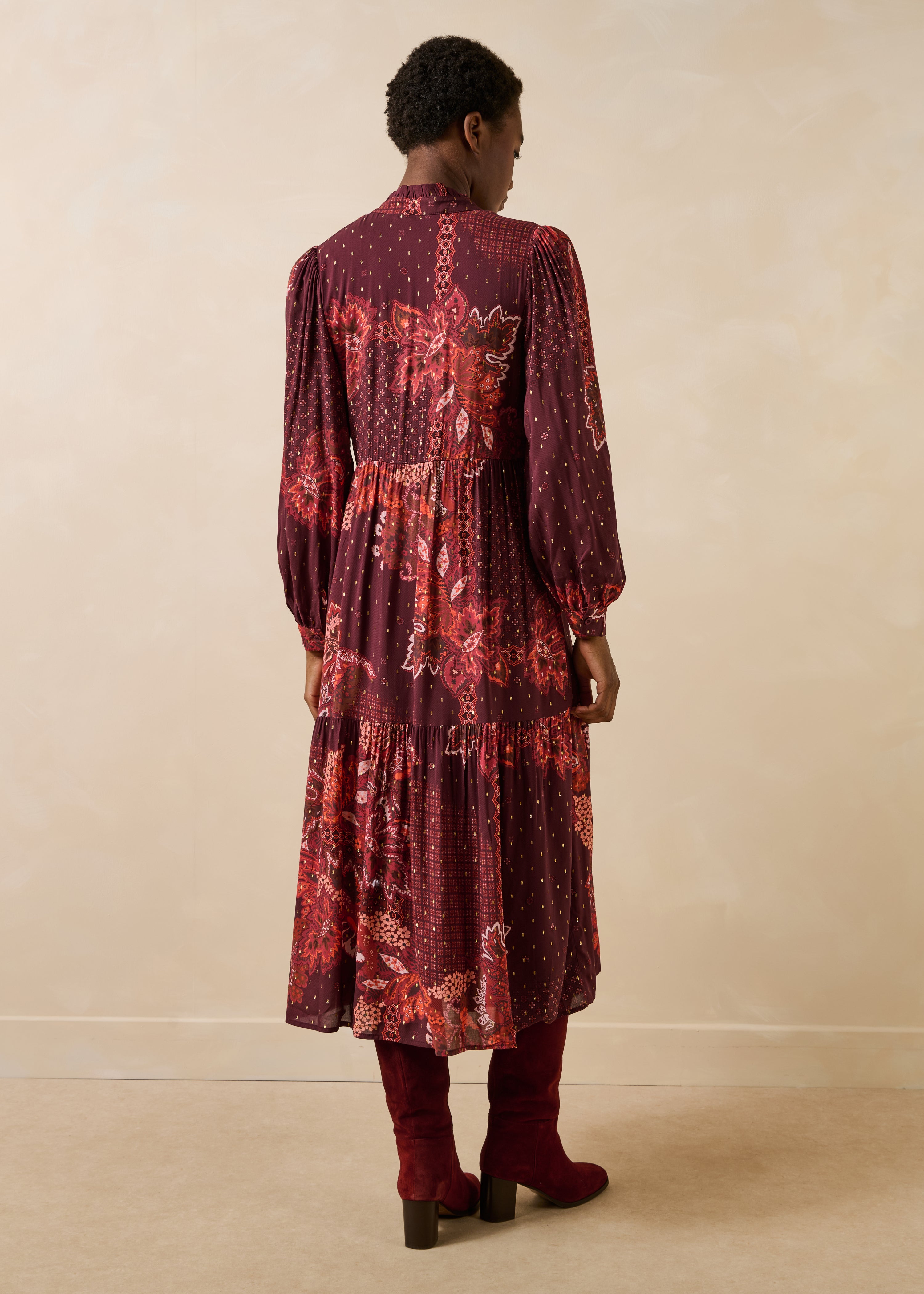 Robe longue rouge imprimée manches longues col tunisien
