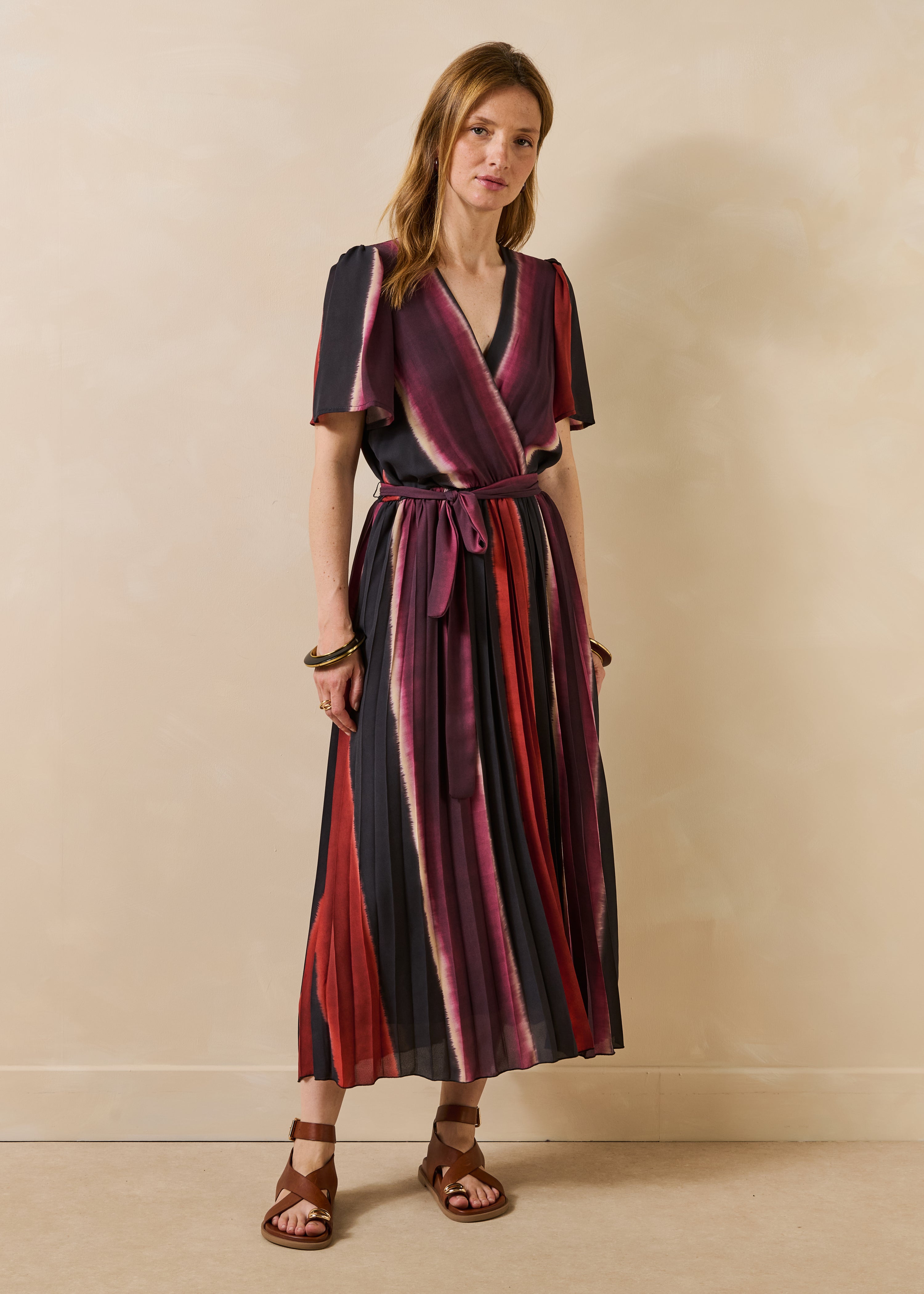 Vestido largo fluido violeta y rojo a rayas
