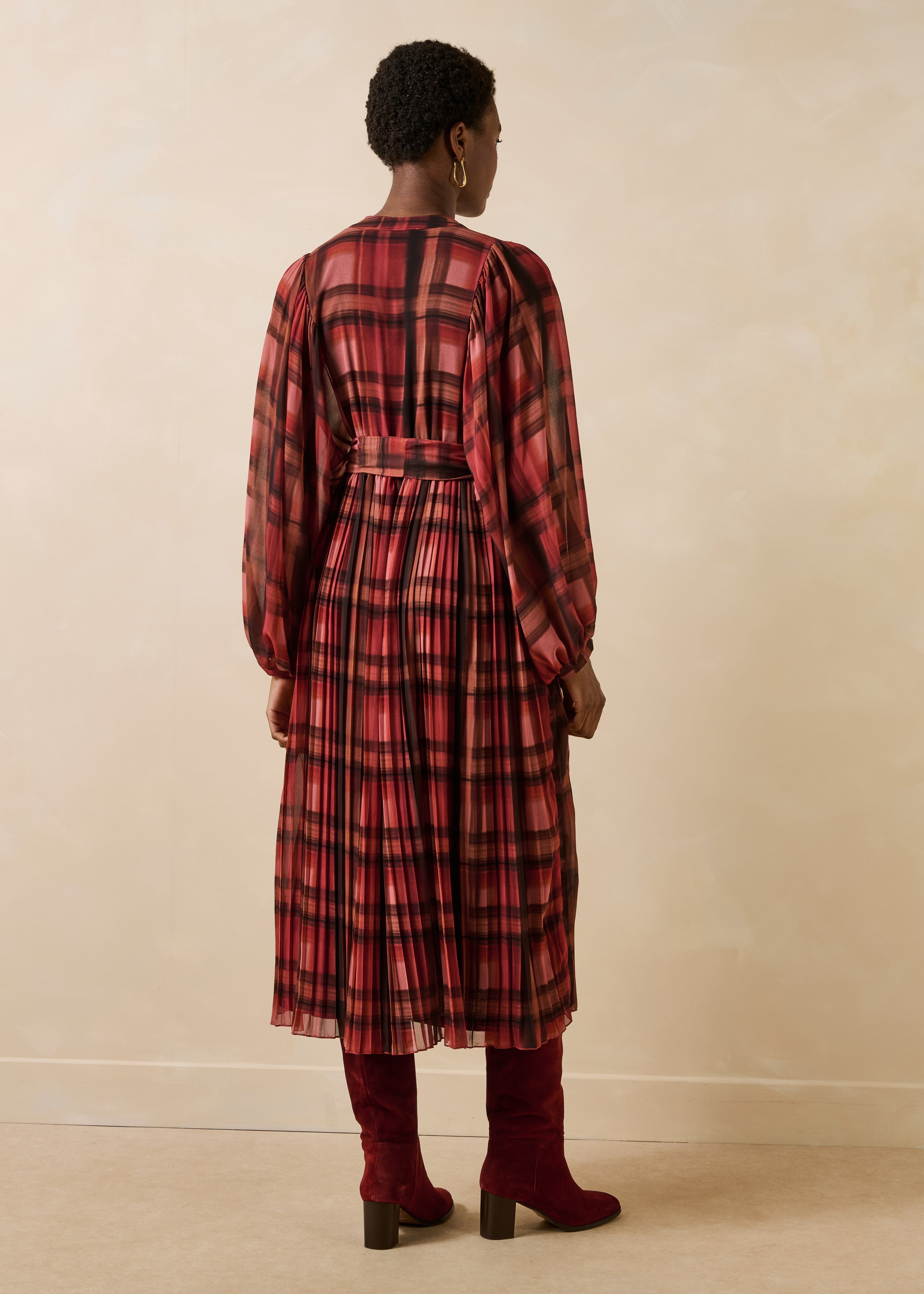 Long terracotta checkered dress with long sleeves