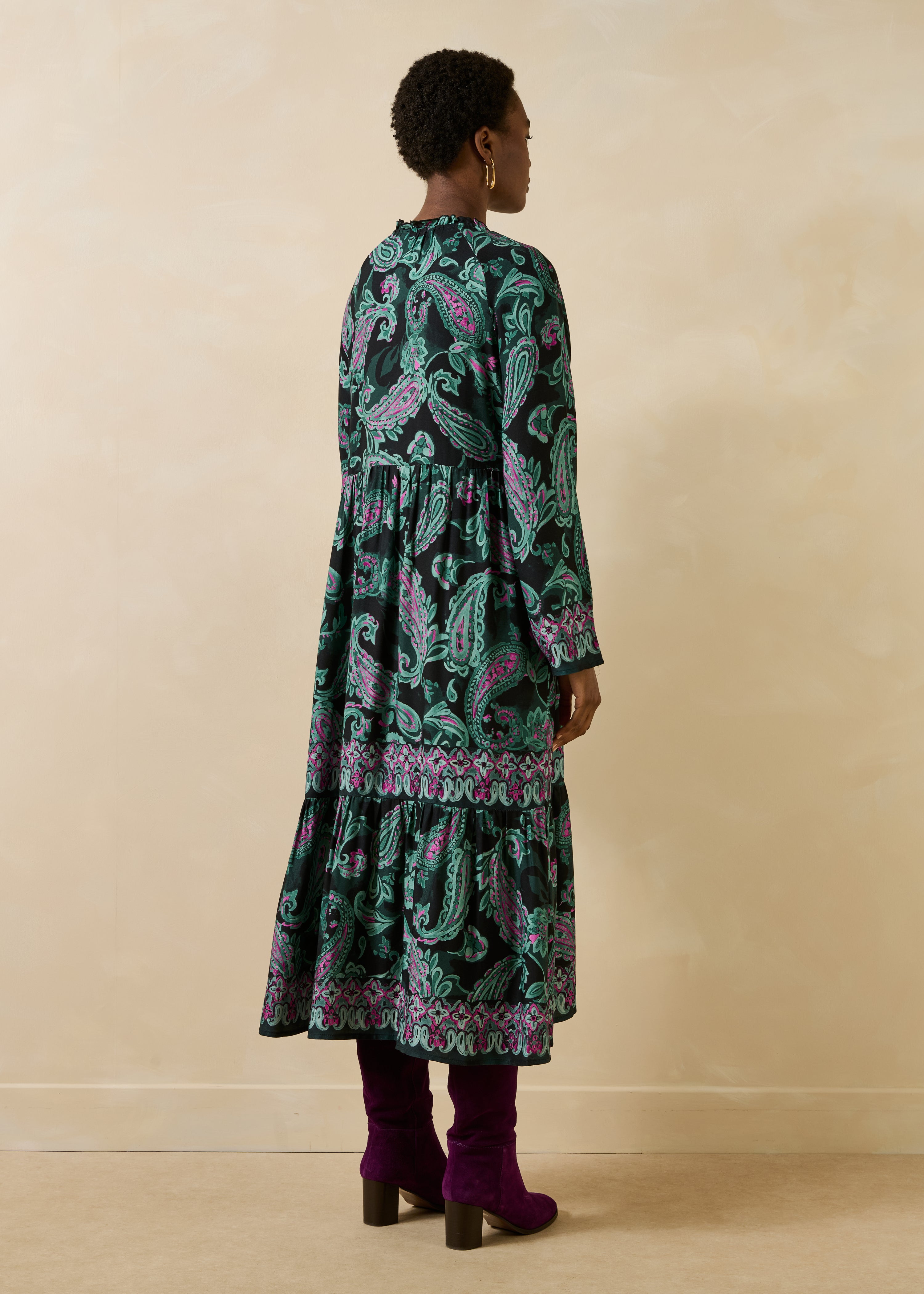 Loose long green printed dress with long sleeves