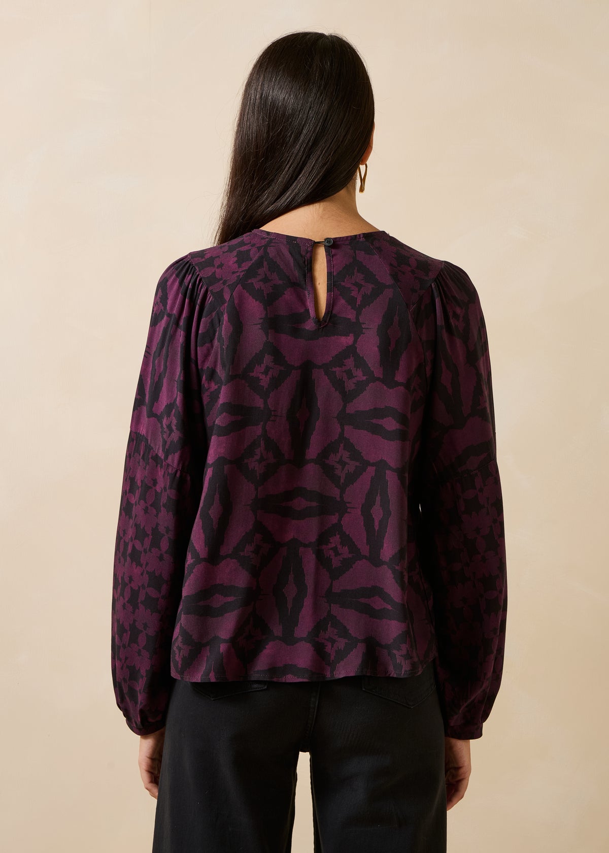 Top noir et violet imprimé manches longues