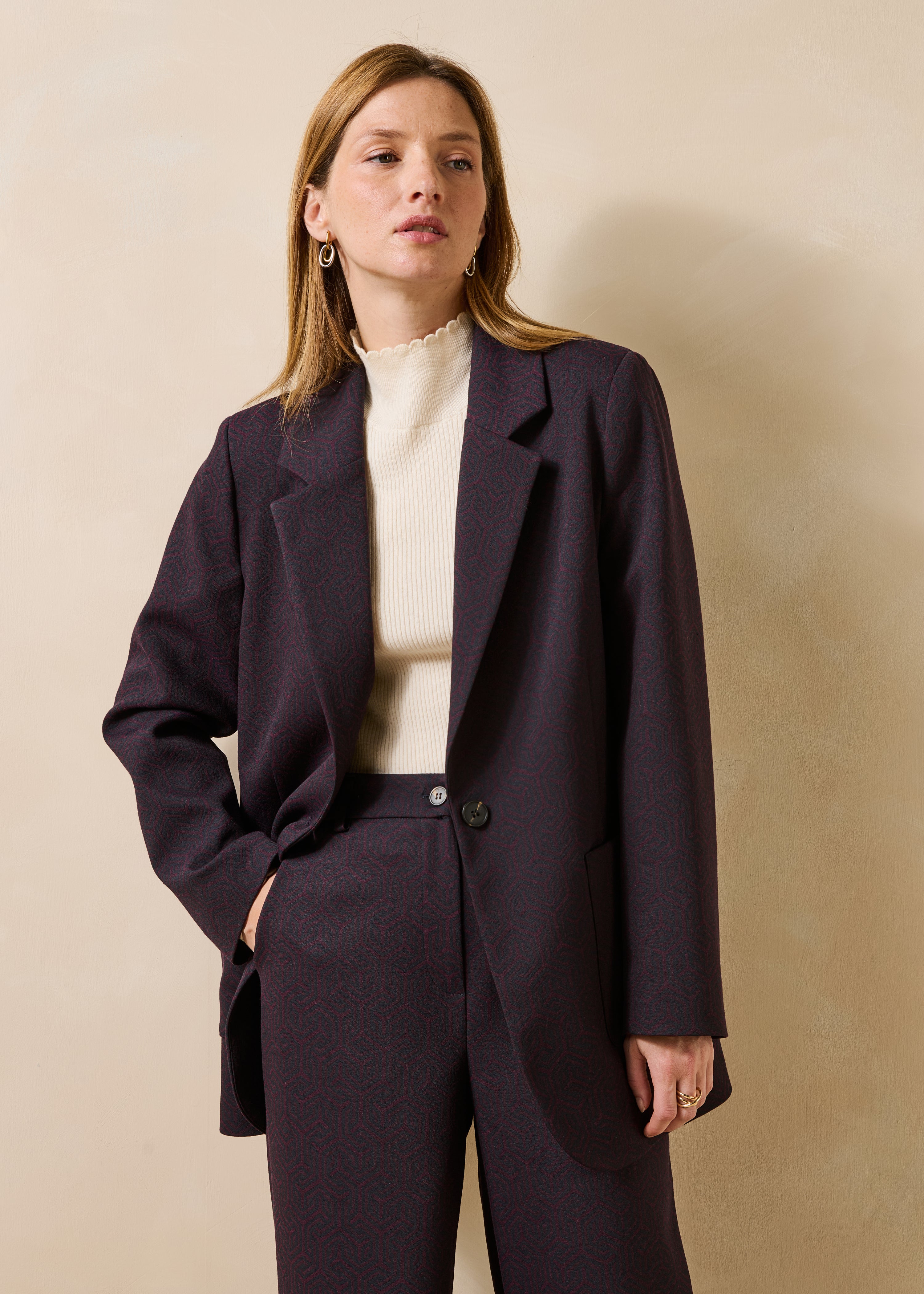 Blazer in Aubergine und Marineblau mit langen Ärmeln