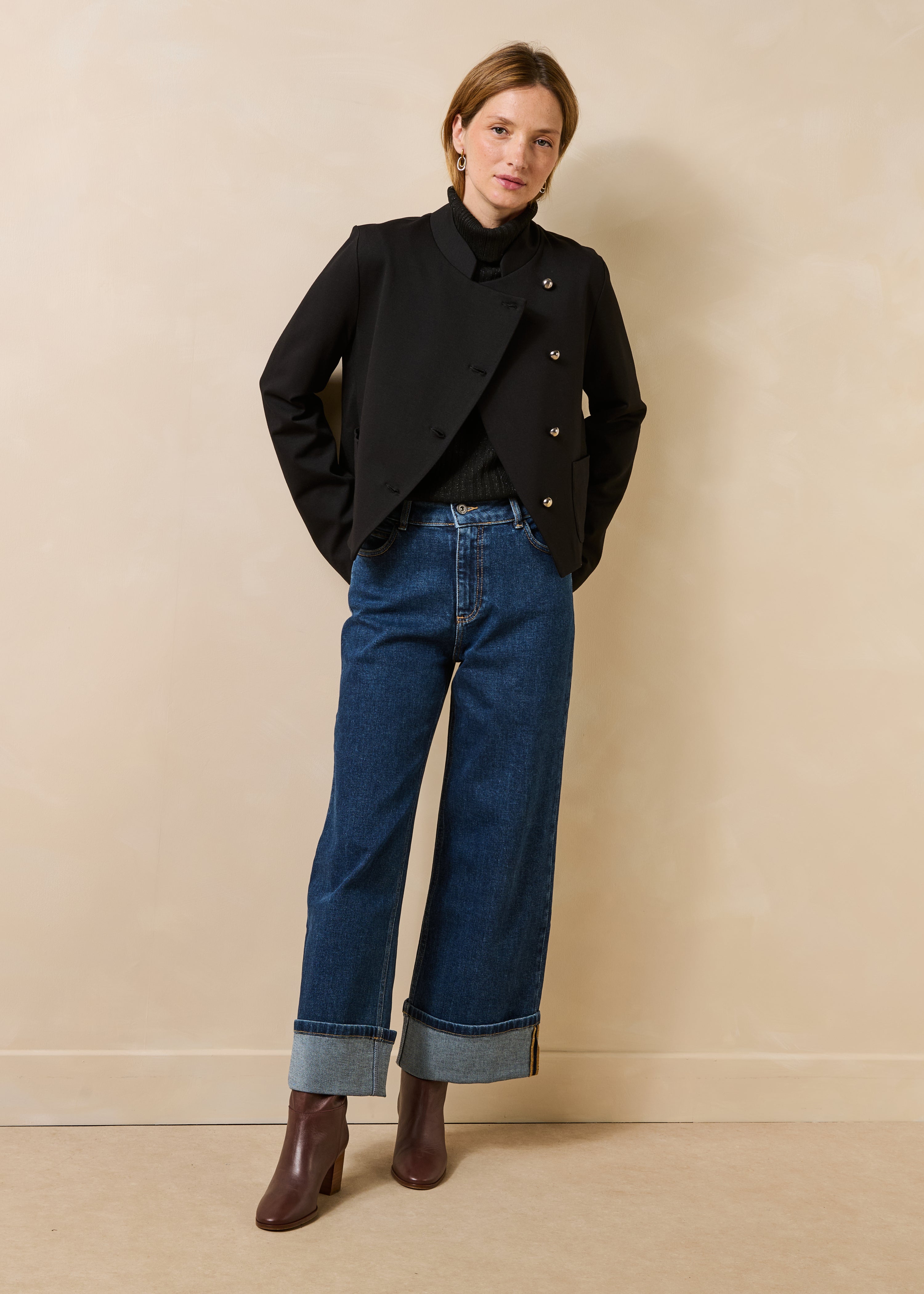 Short black jacket with long sleeves and mandarin collar