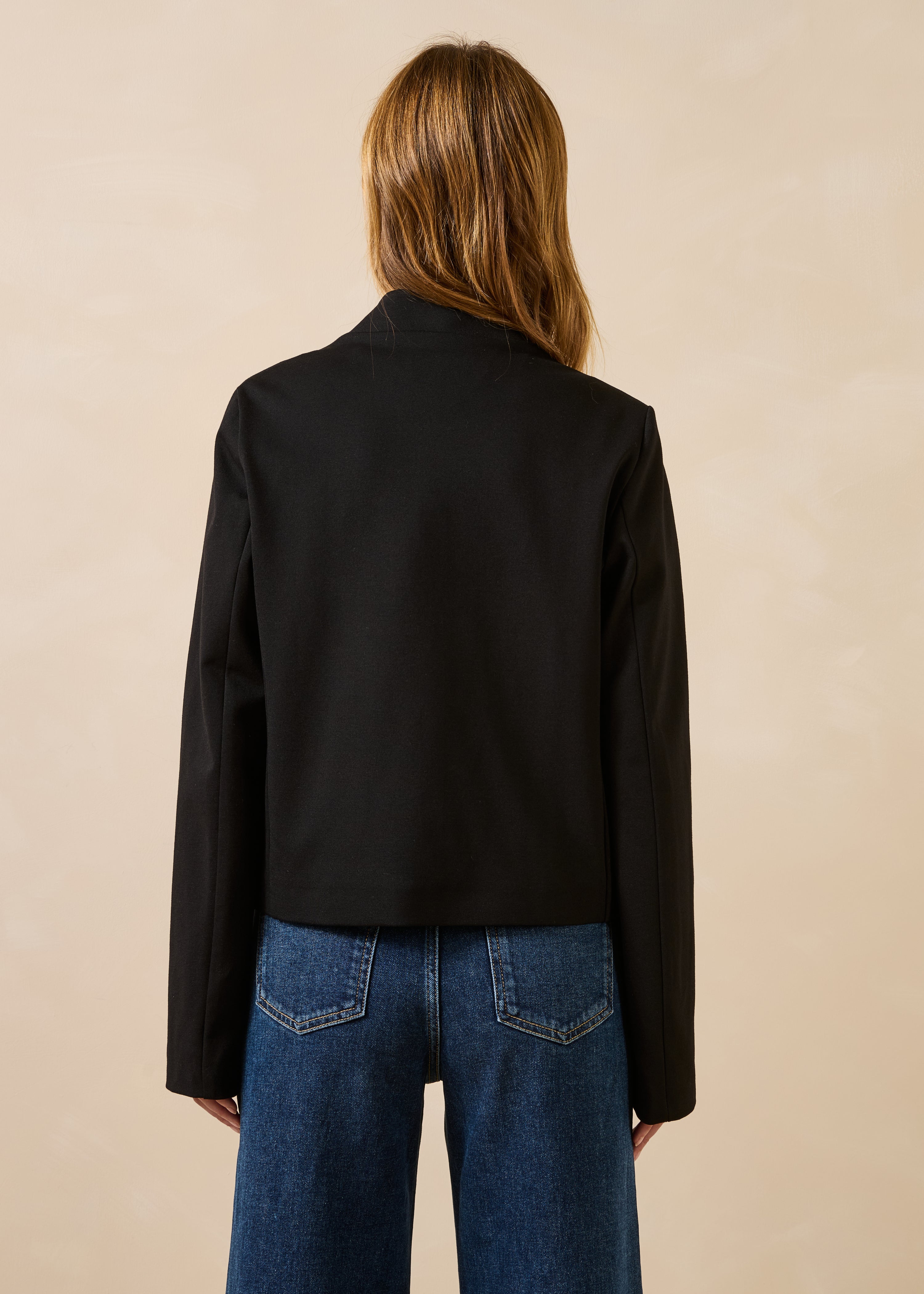 Short black jacket with long sleeves and mandarin collar