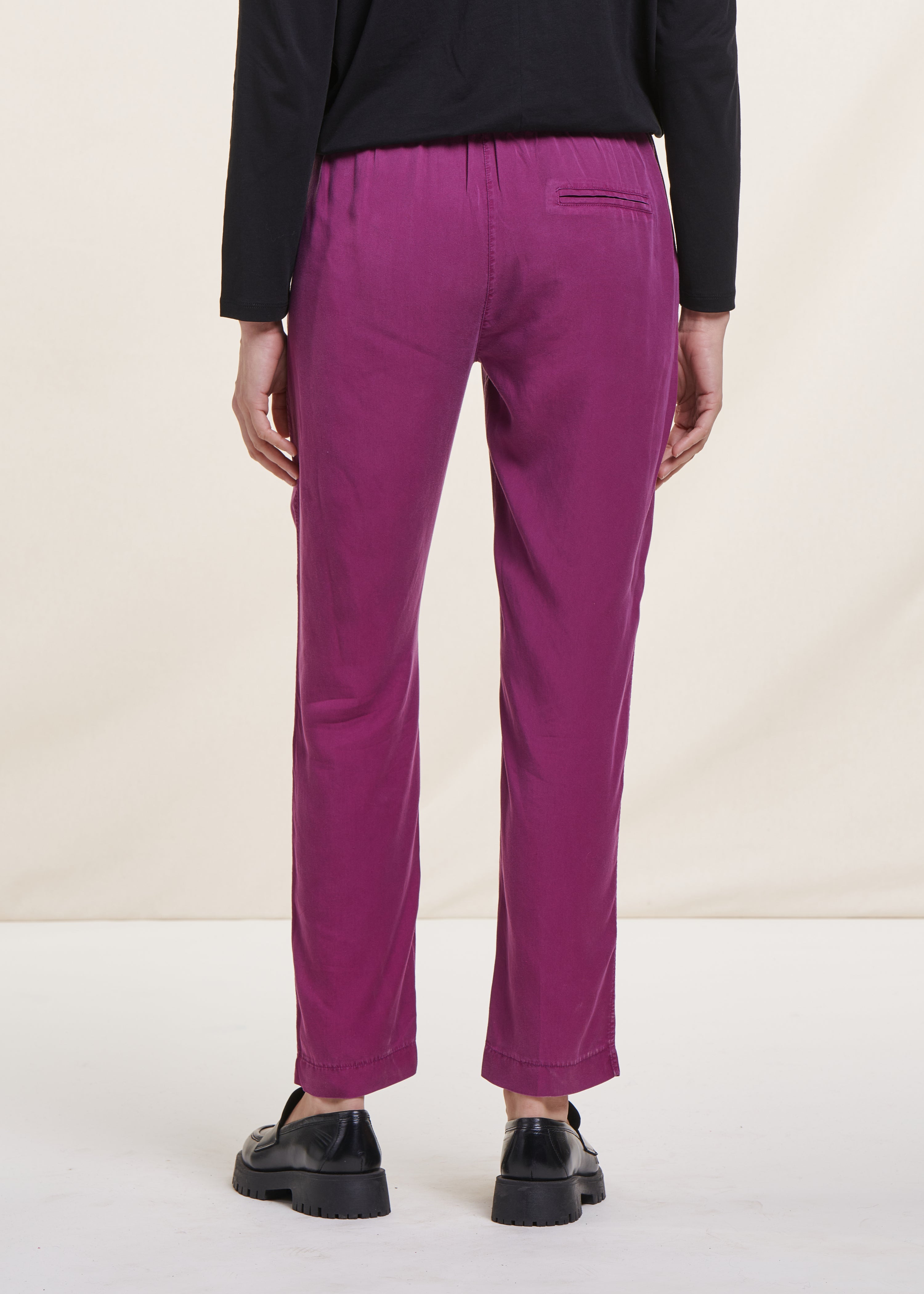 Pantalon fluide violet en lyocell