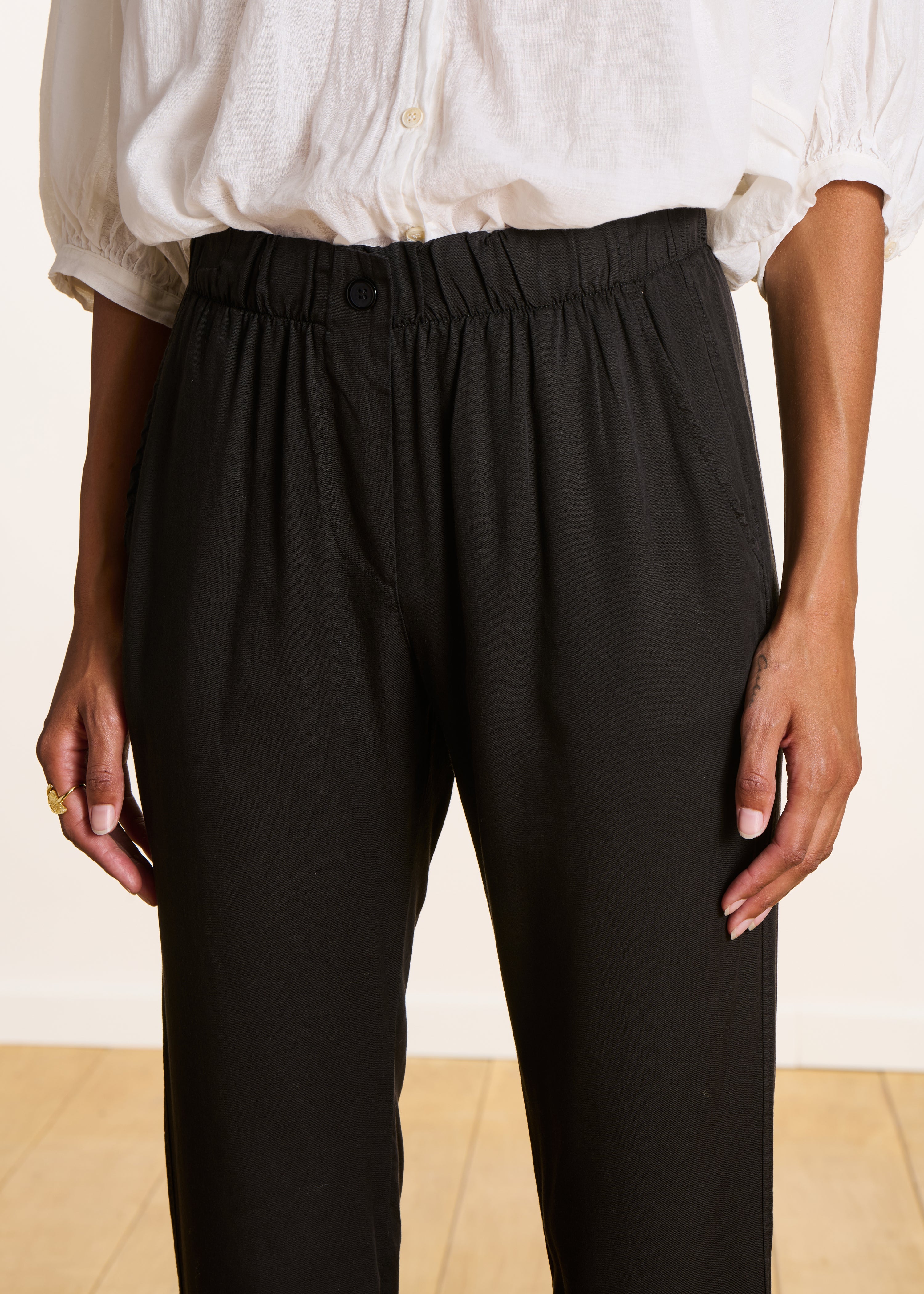 Pantalon fluide noir en lyocell