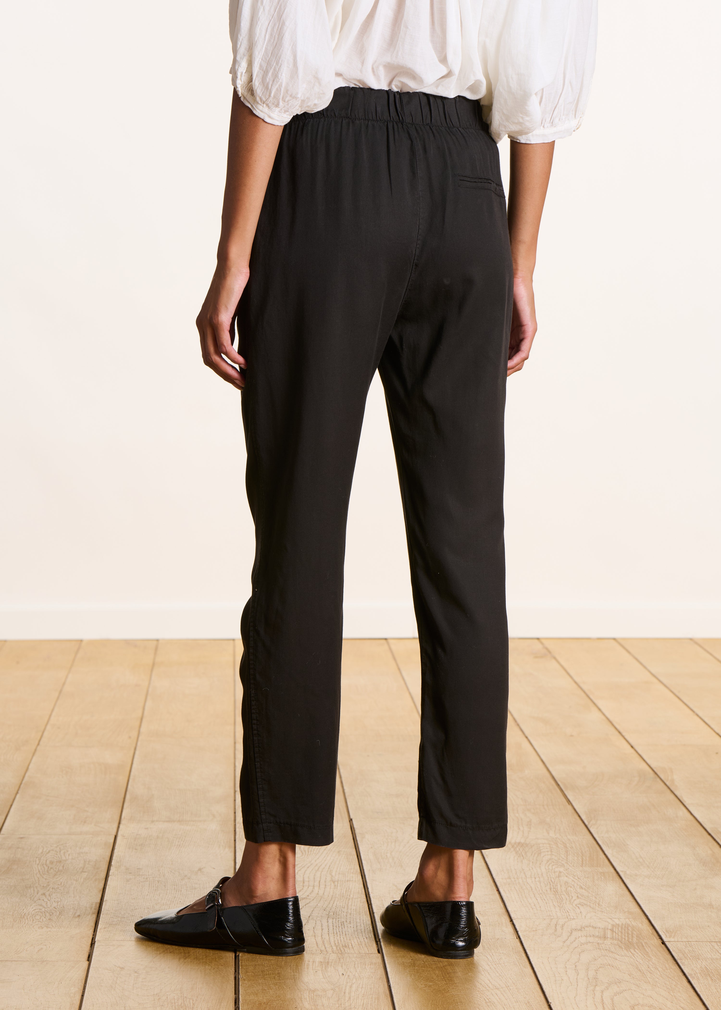Pantalon fluide noir en lyocell