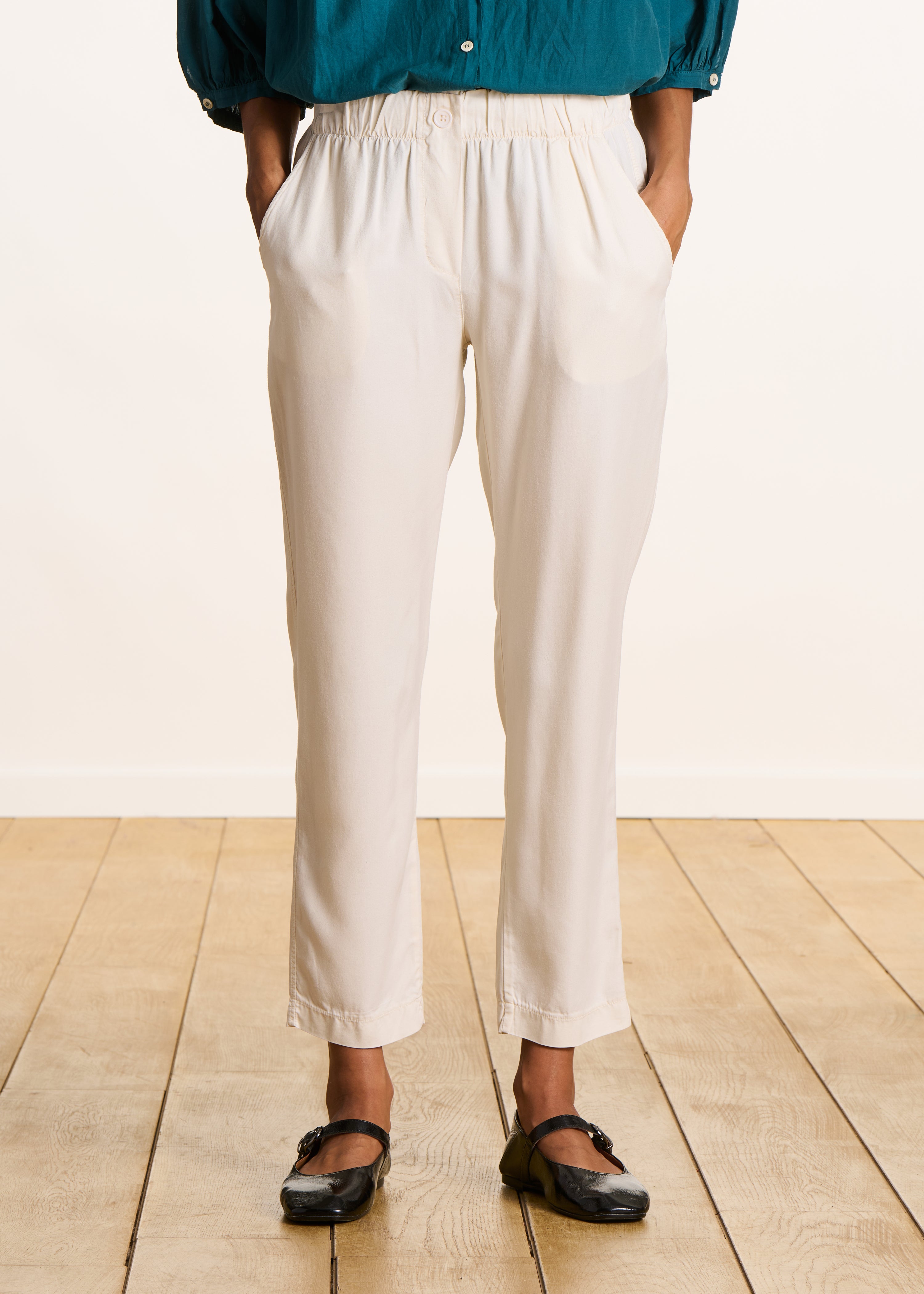 Pantalon fluide écru en lyocell