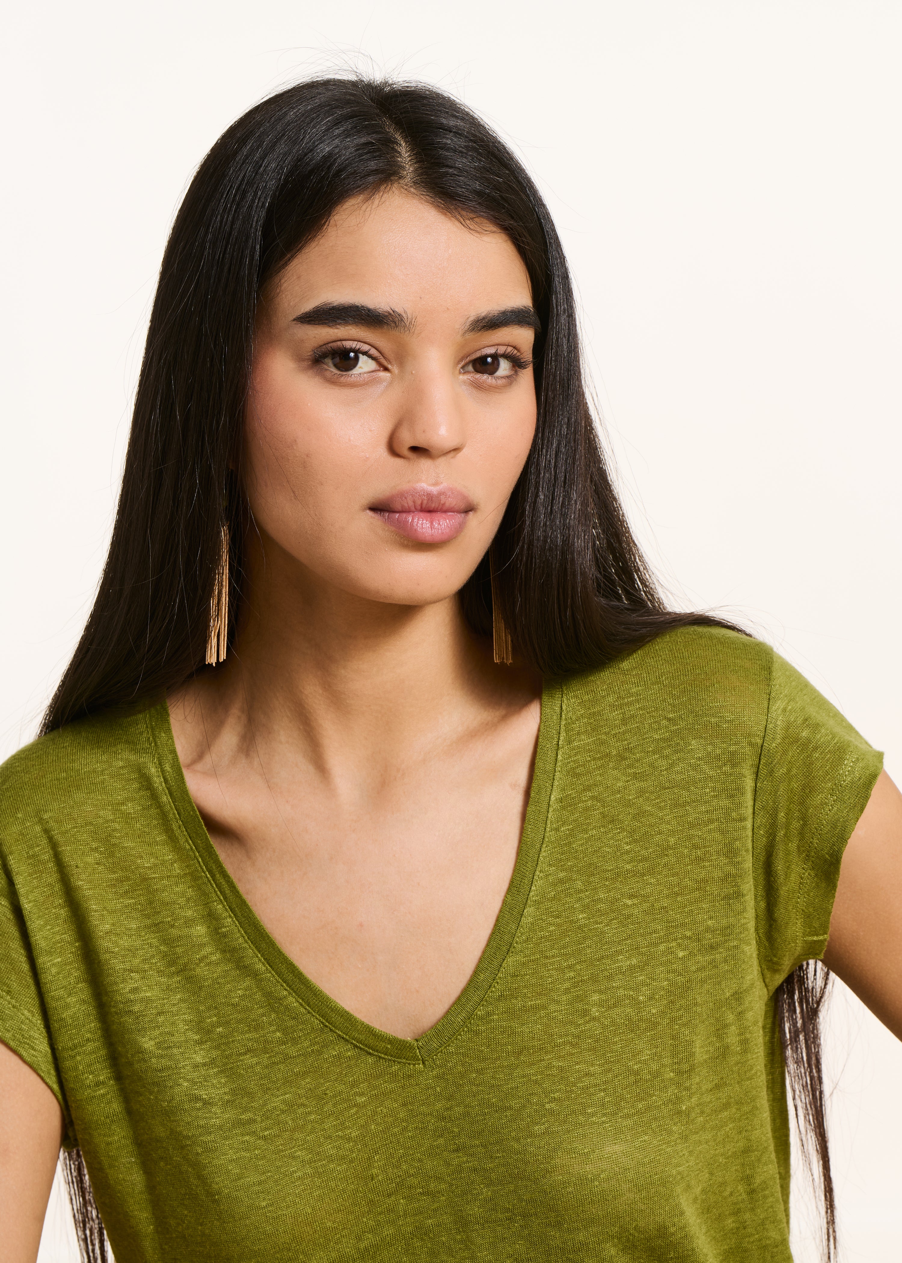 Olive green short-sleeved linen T-shirt