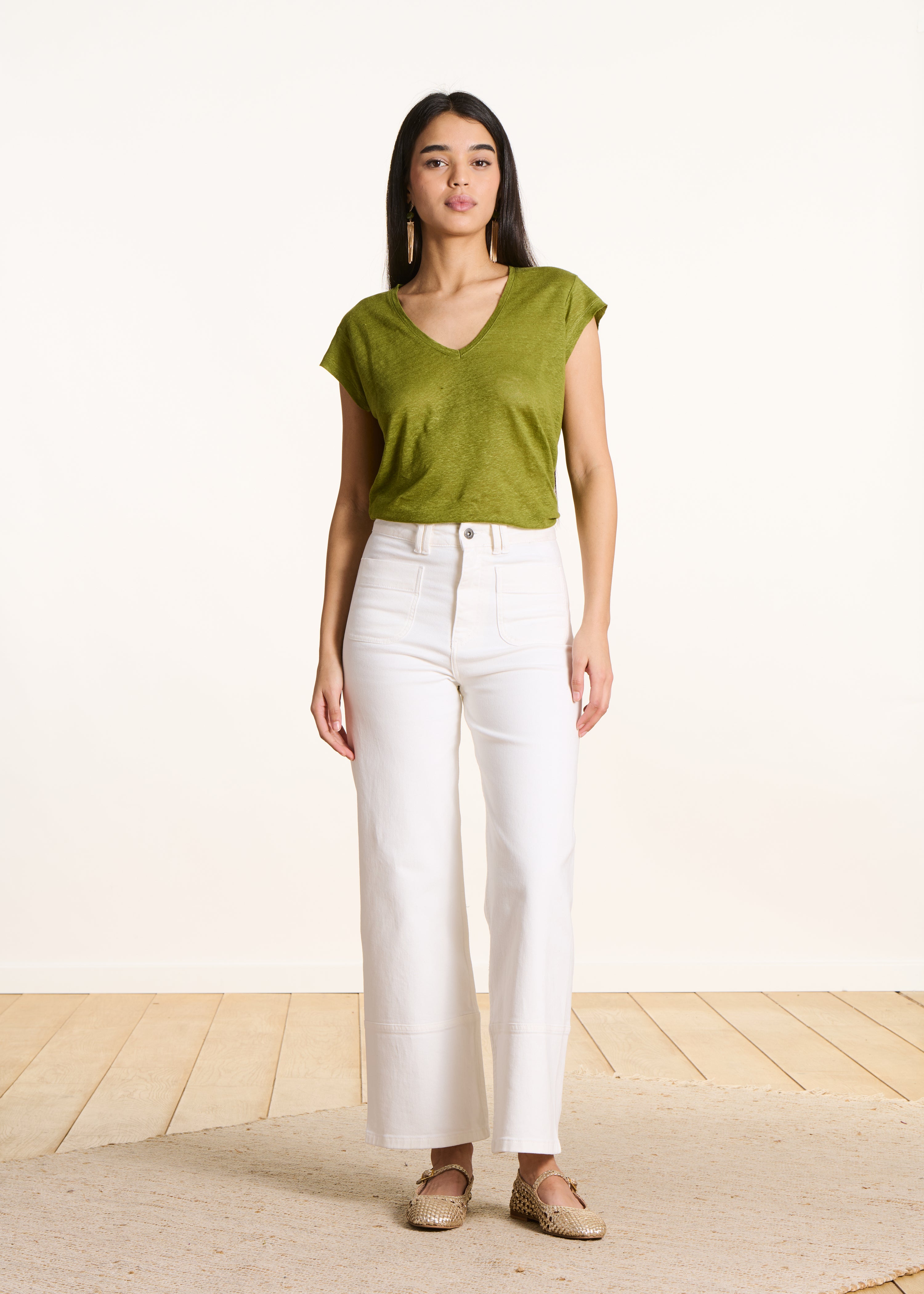 Olive green short-sleeved linen T-shirt