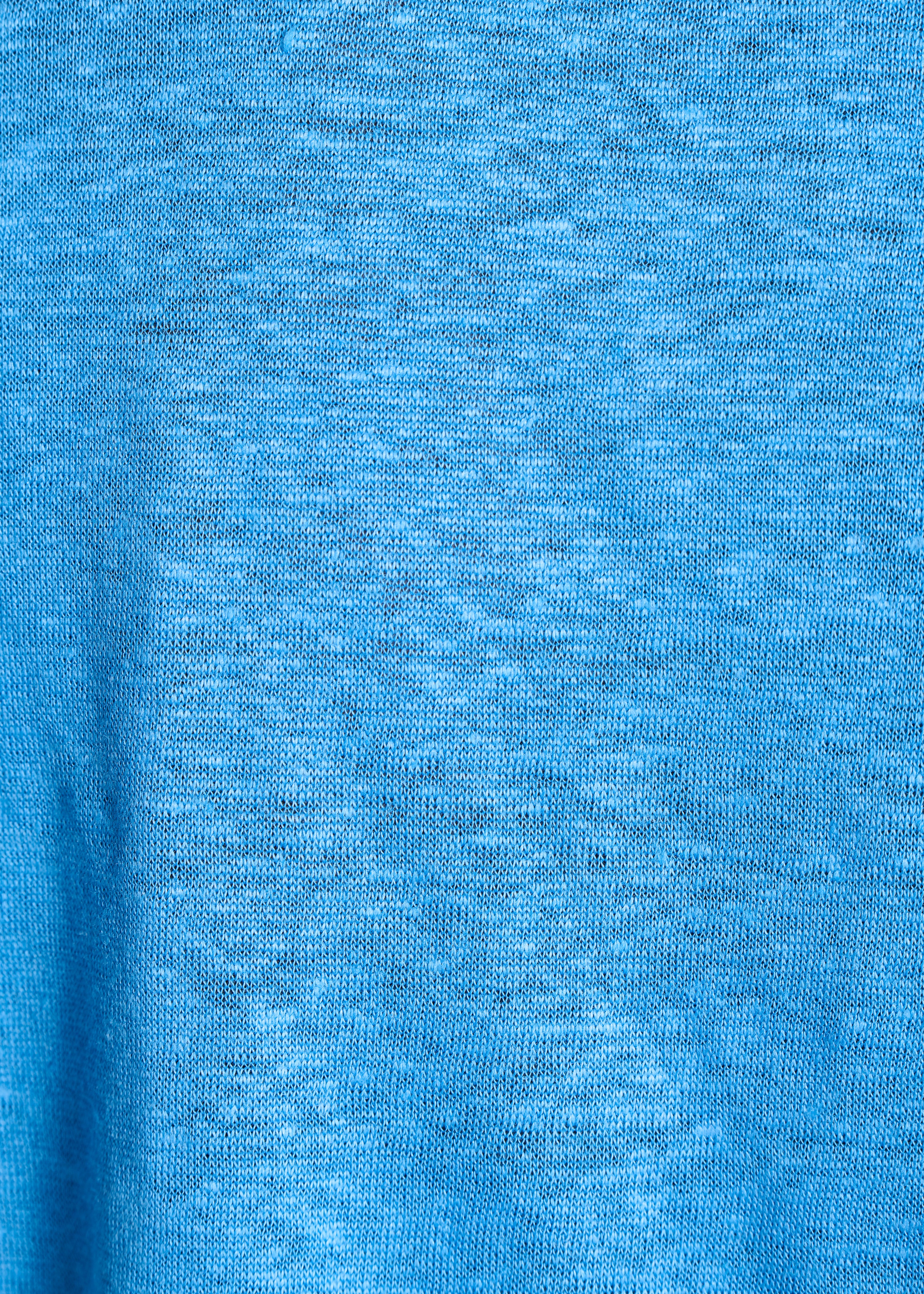 Blaues Leinen-T-Shirt mit kurzen Ärmeln