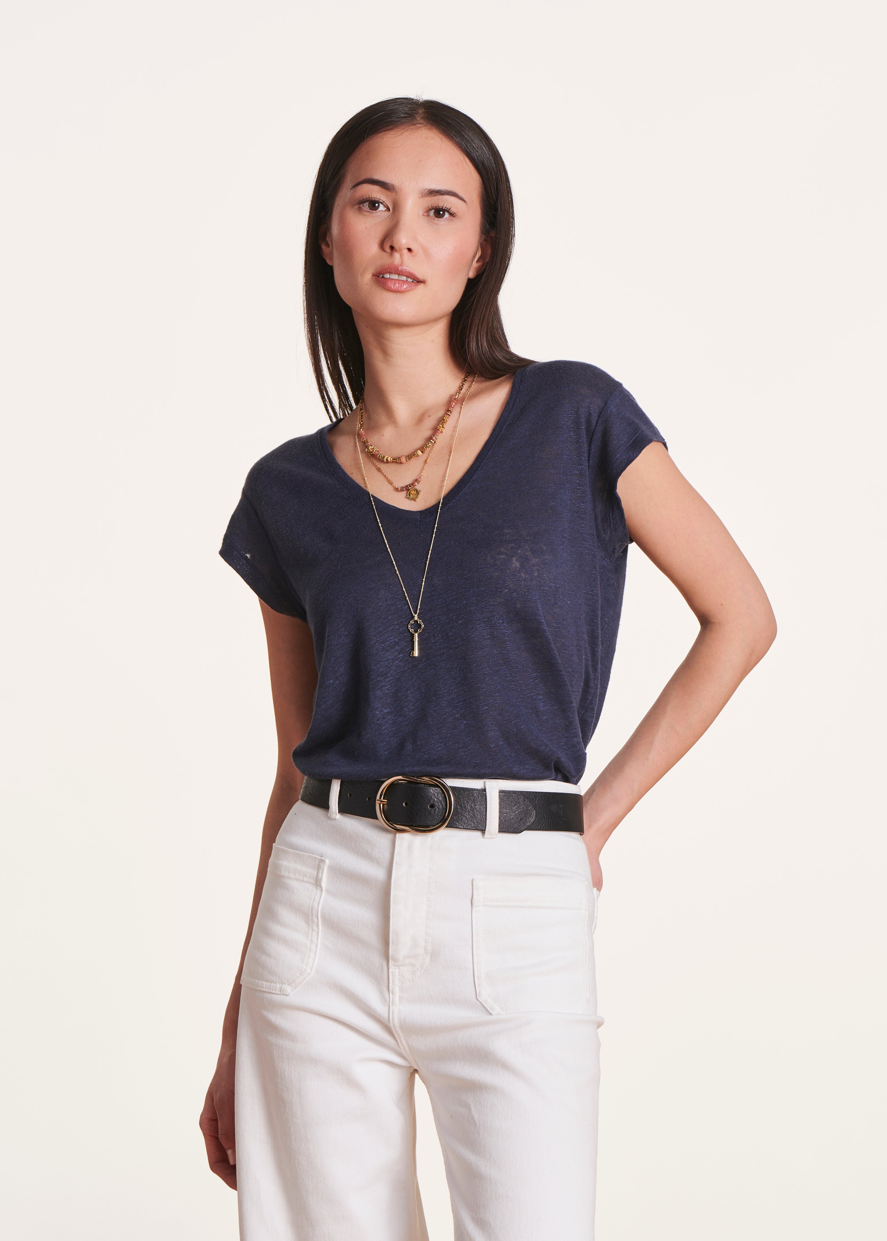 Marineblaues T-Shirt aus Leinen mit kurzen Ärmeln