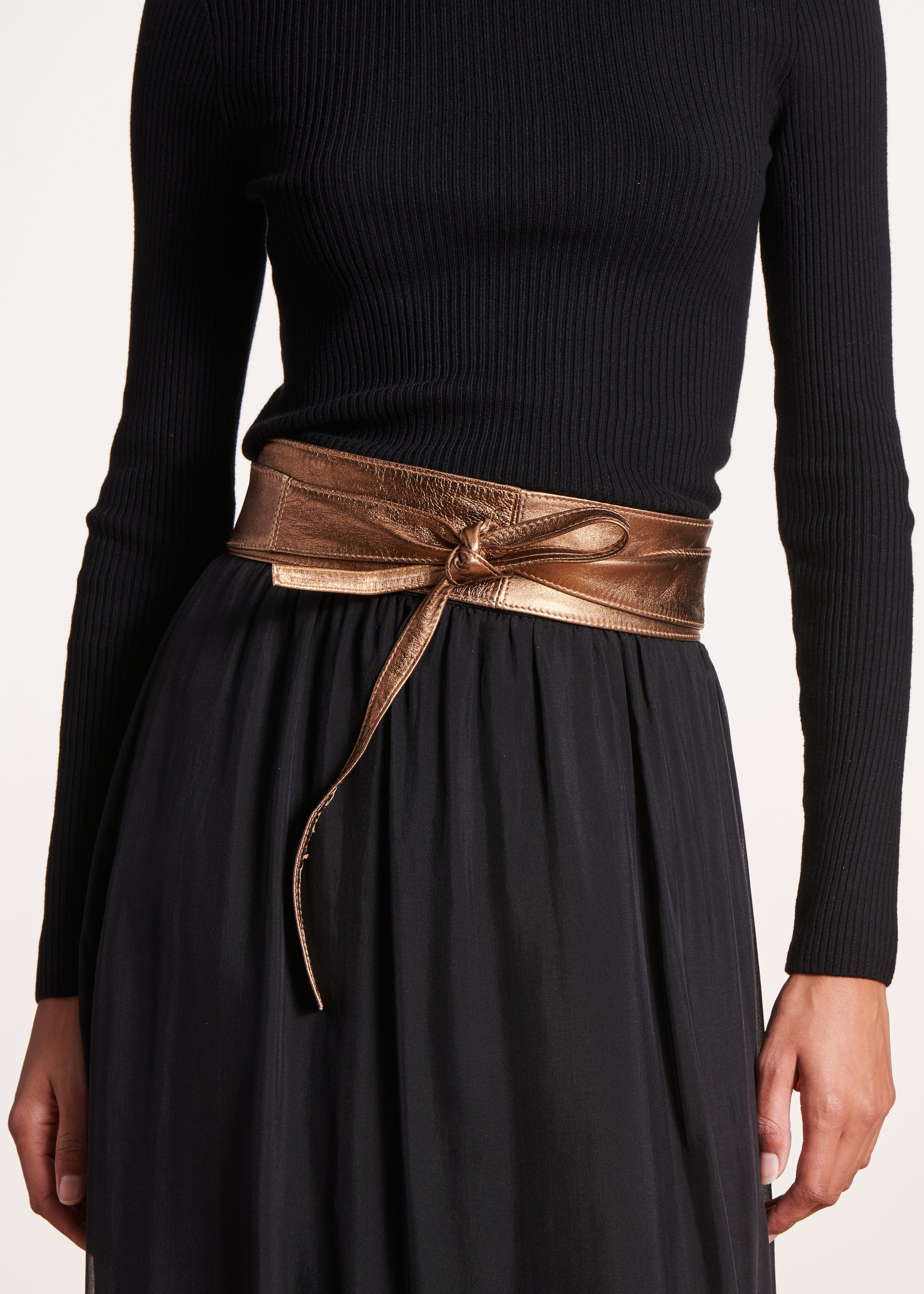 Ceinture dorée en cuir à nouer