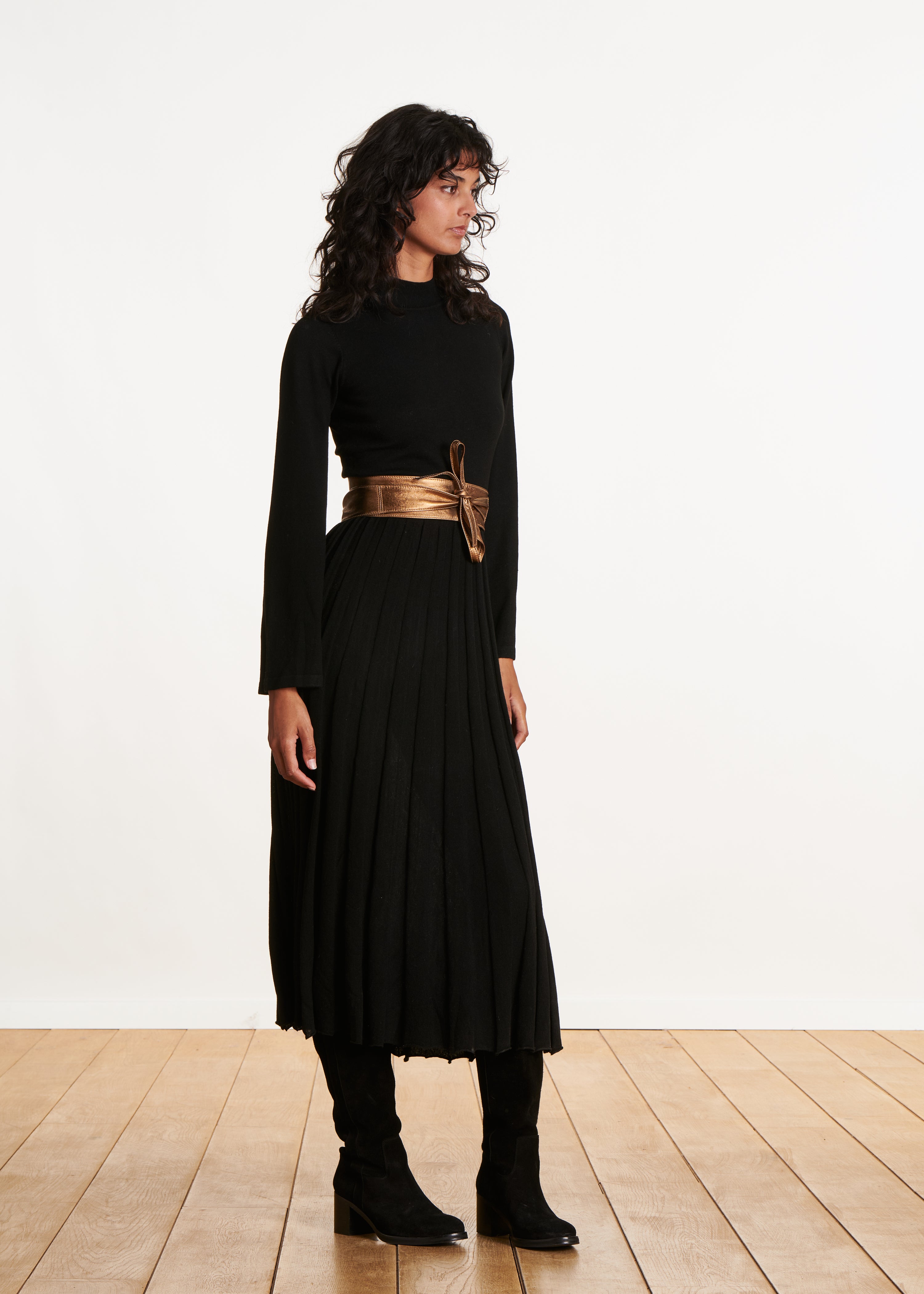 Robe de soirée courte dorée manches longues Robe de soirée courte dorée manches longues