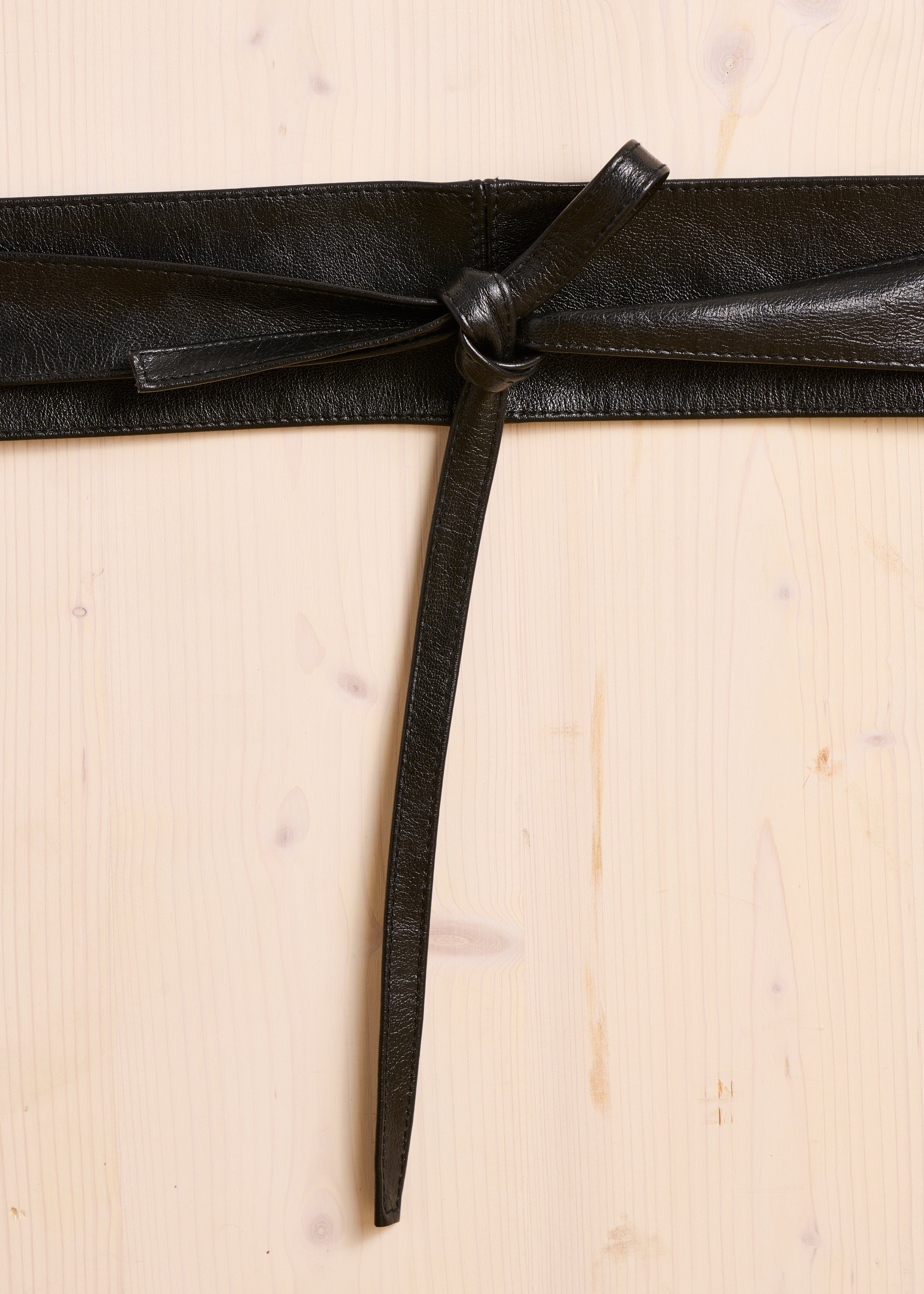 Ceinture noire en cuir à nouer