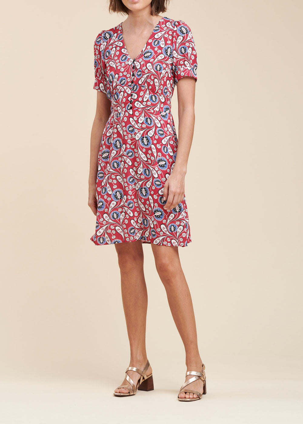 Cross strap sandals with square heel