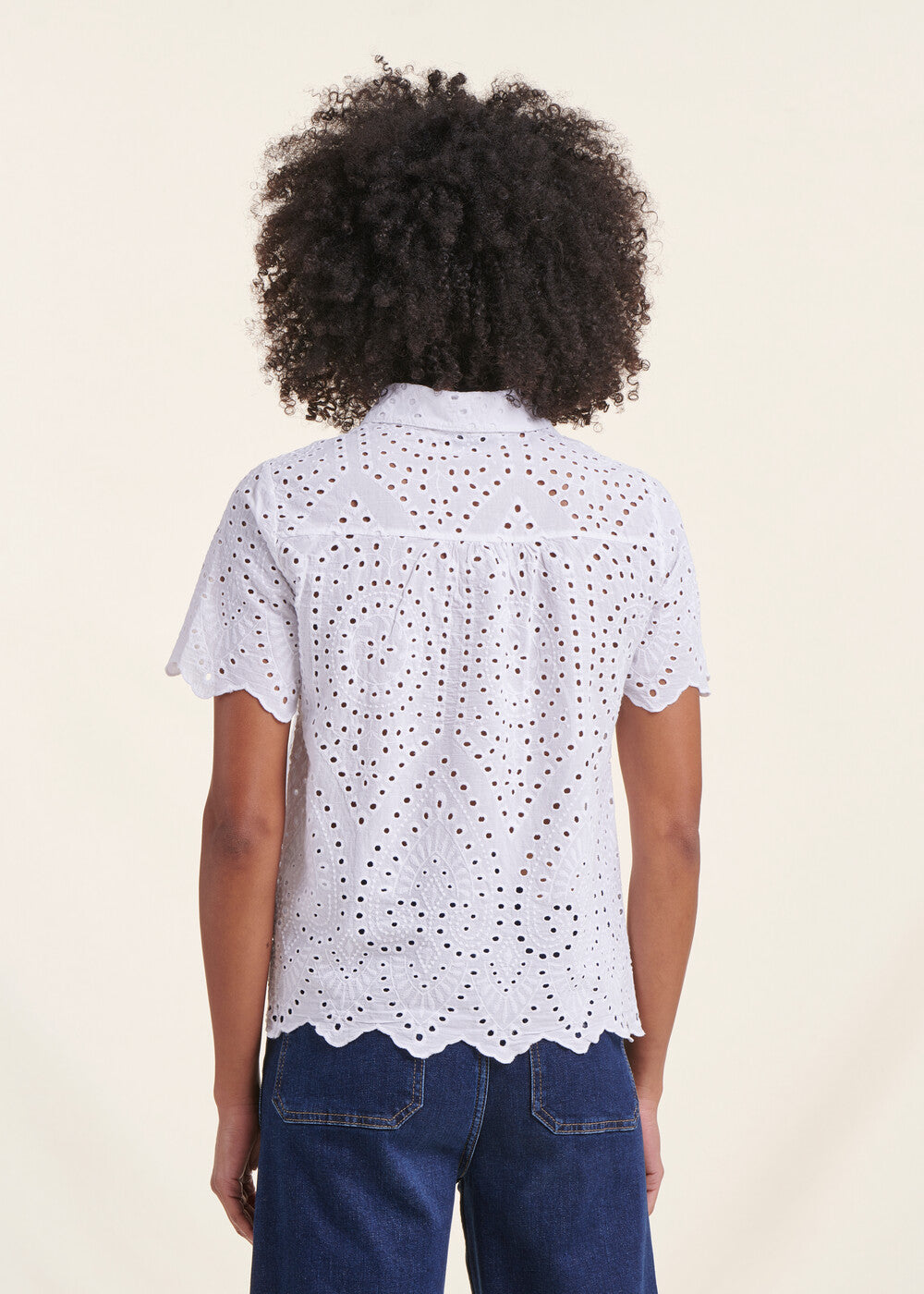 White short-sleeved English embroidery shirt