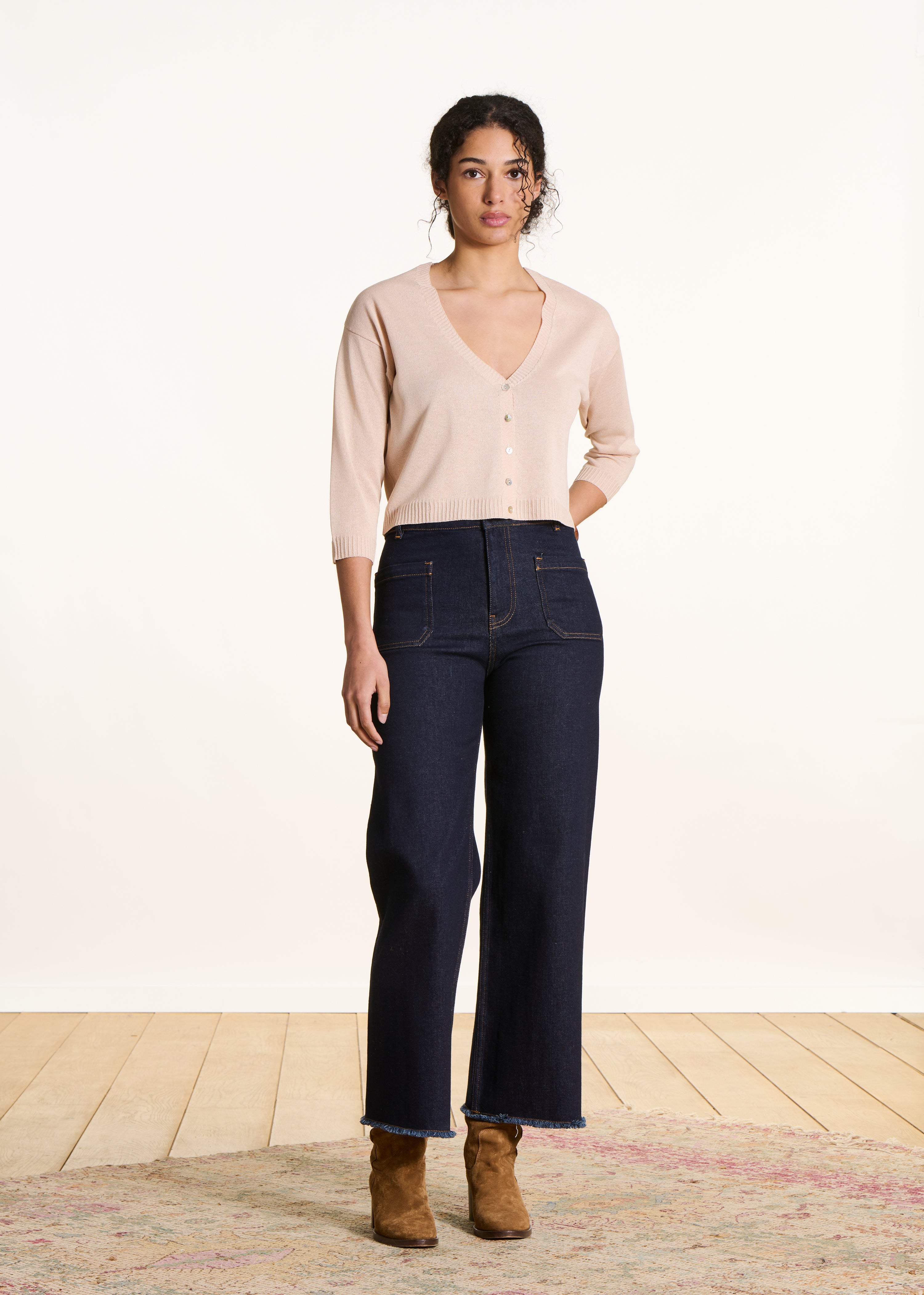 Short pale pink shimmering fine knit cardigan with V-neck