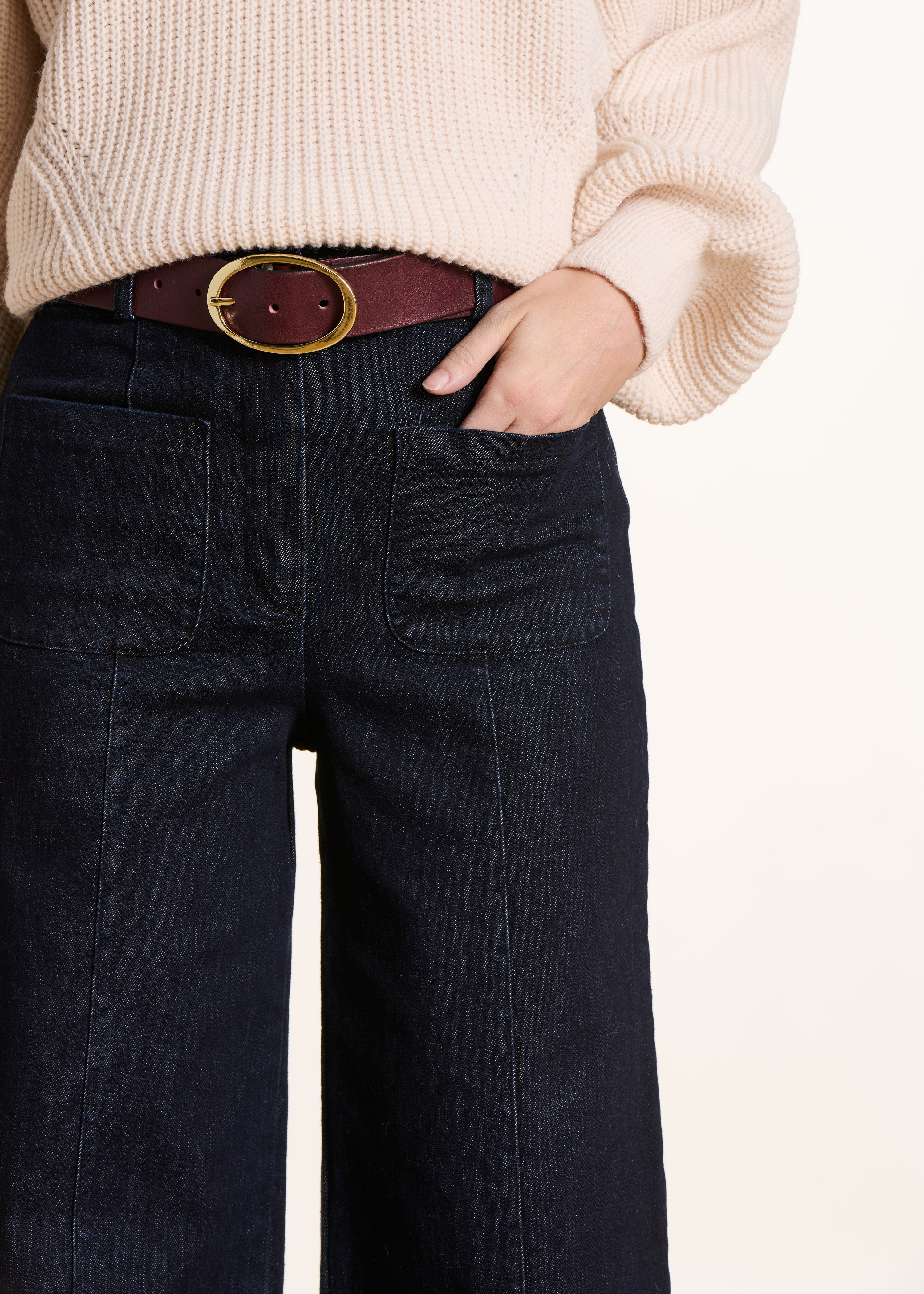 Wide raw high-waisted jeans