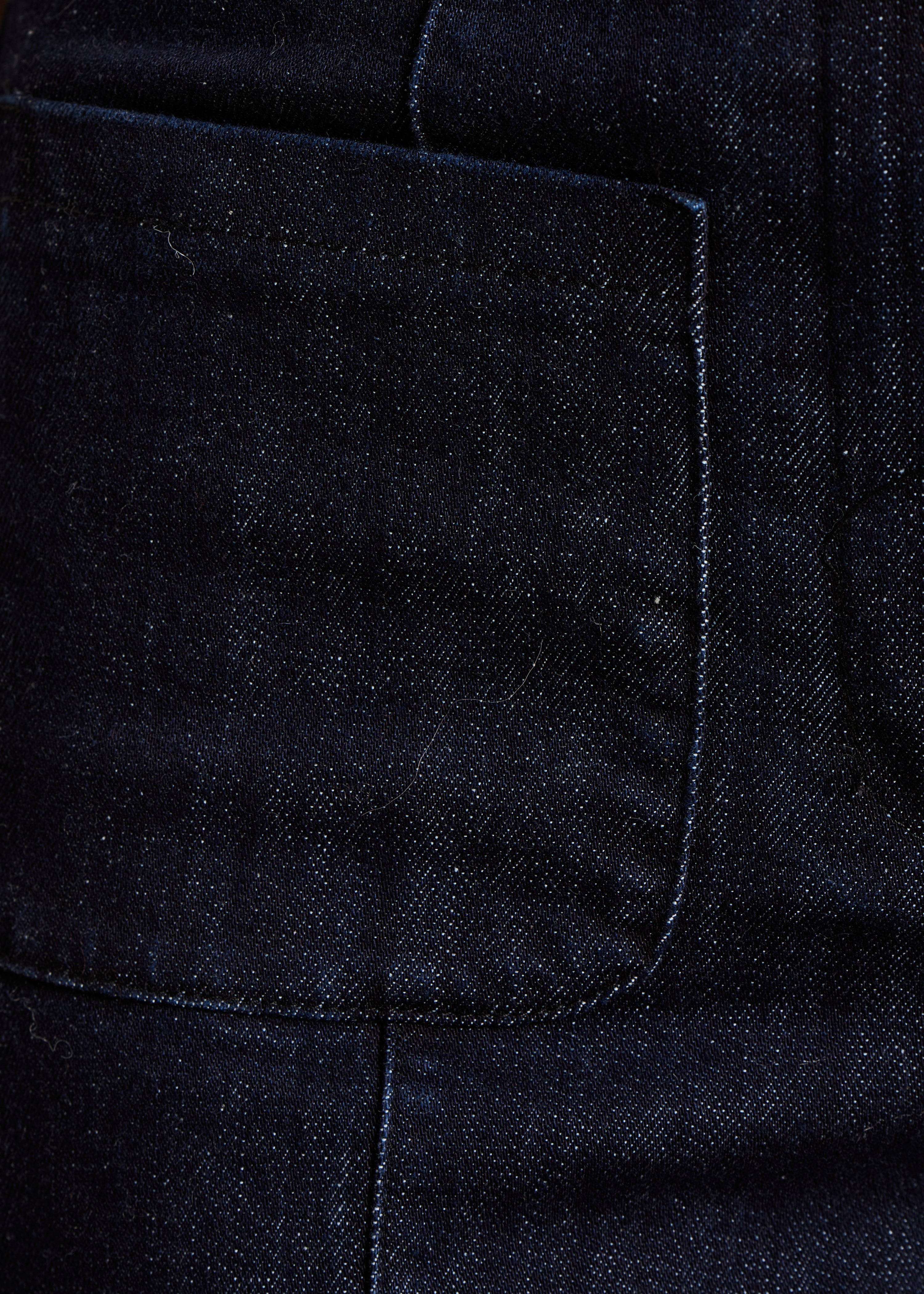 Wide raw high-waisted jeans