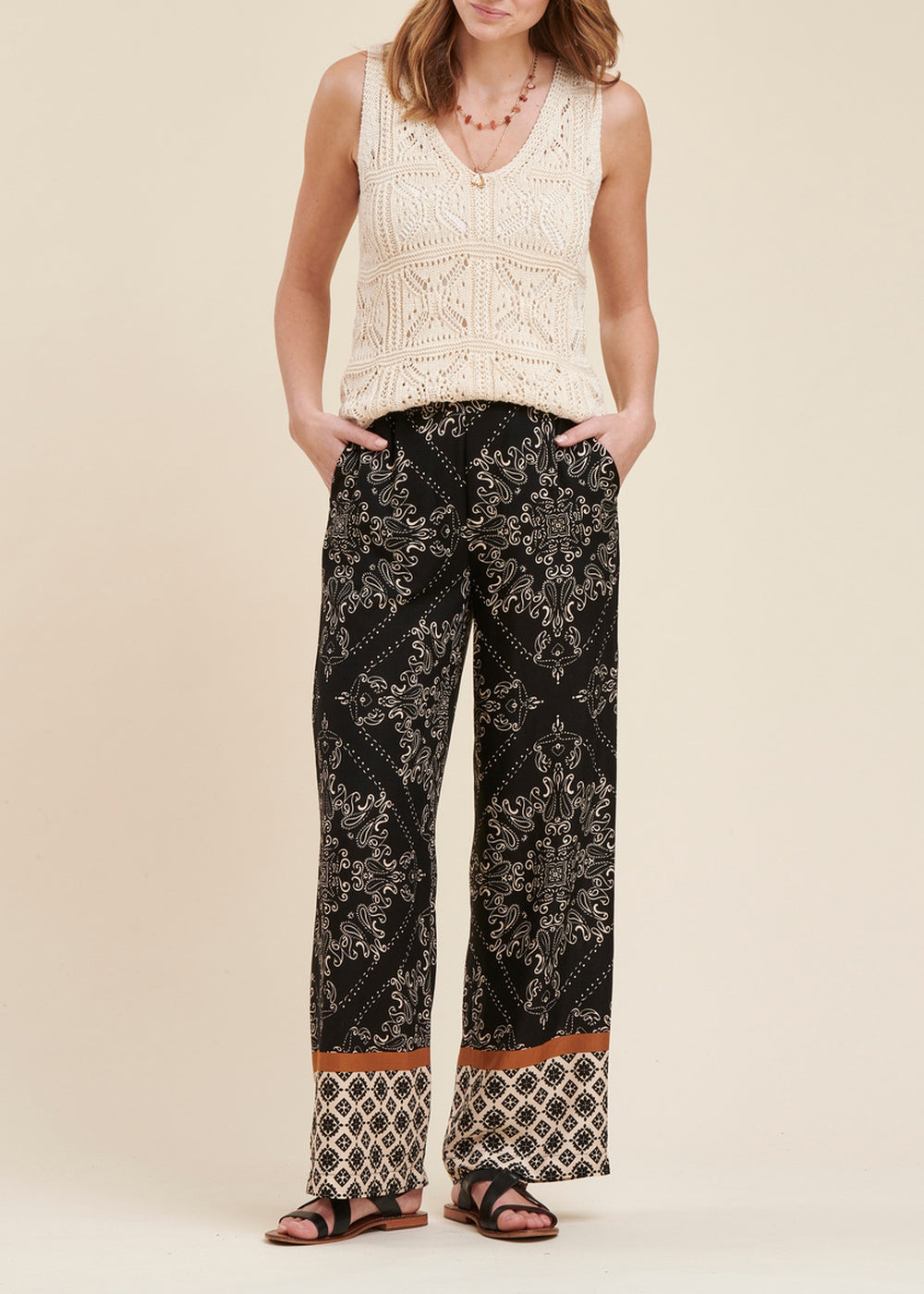 Wide-leg printed pants with base