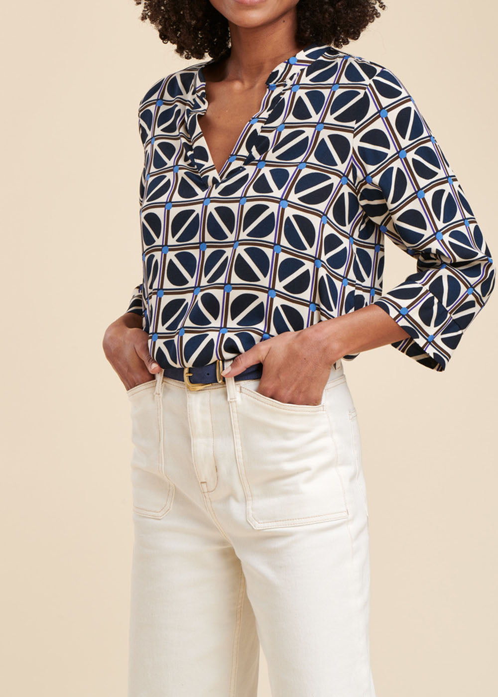 Top aus Viskose mit grafischem Druck