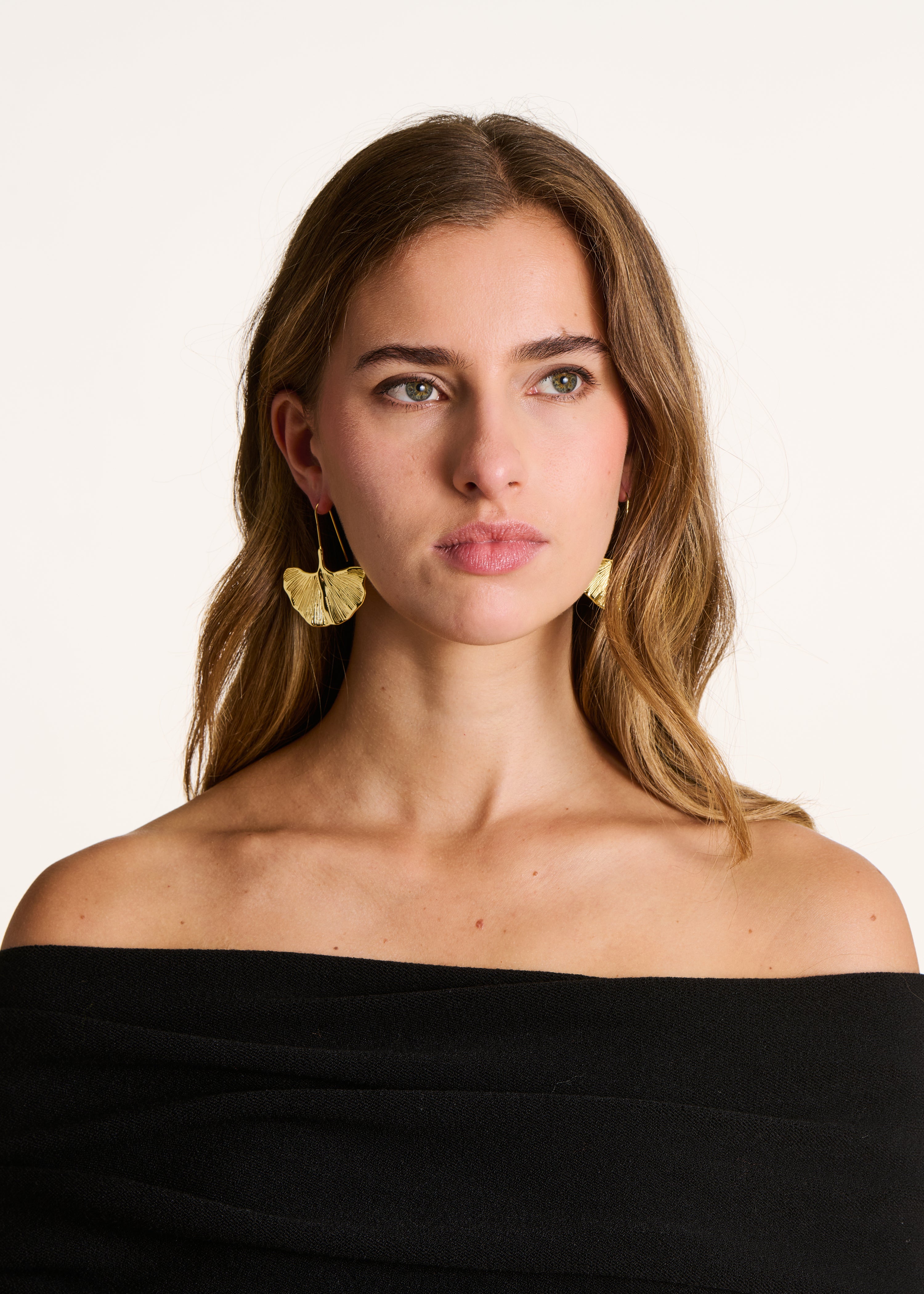 Pendientes colgantes dorados flor de ginkgo