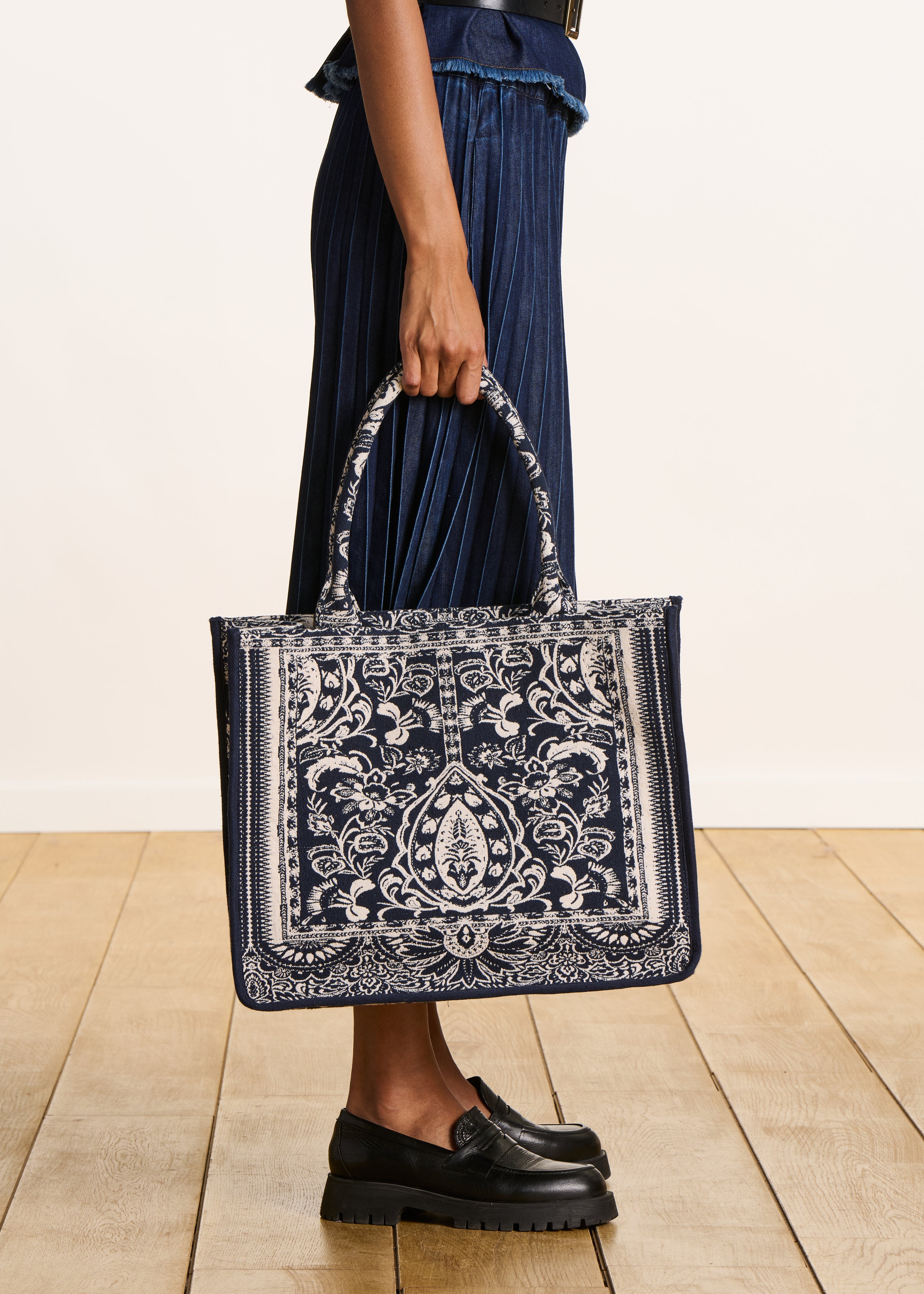 Marineblaue Einkaufstasche aus Jacquardgewebe