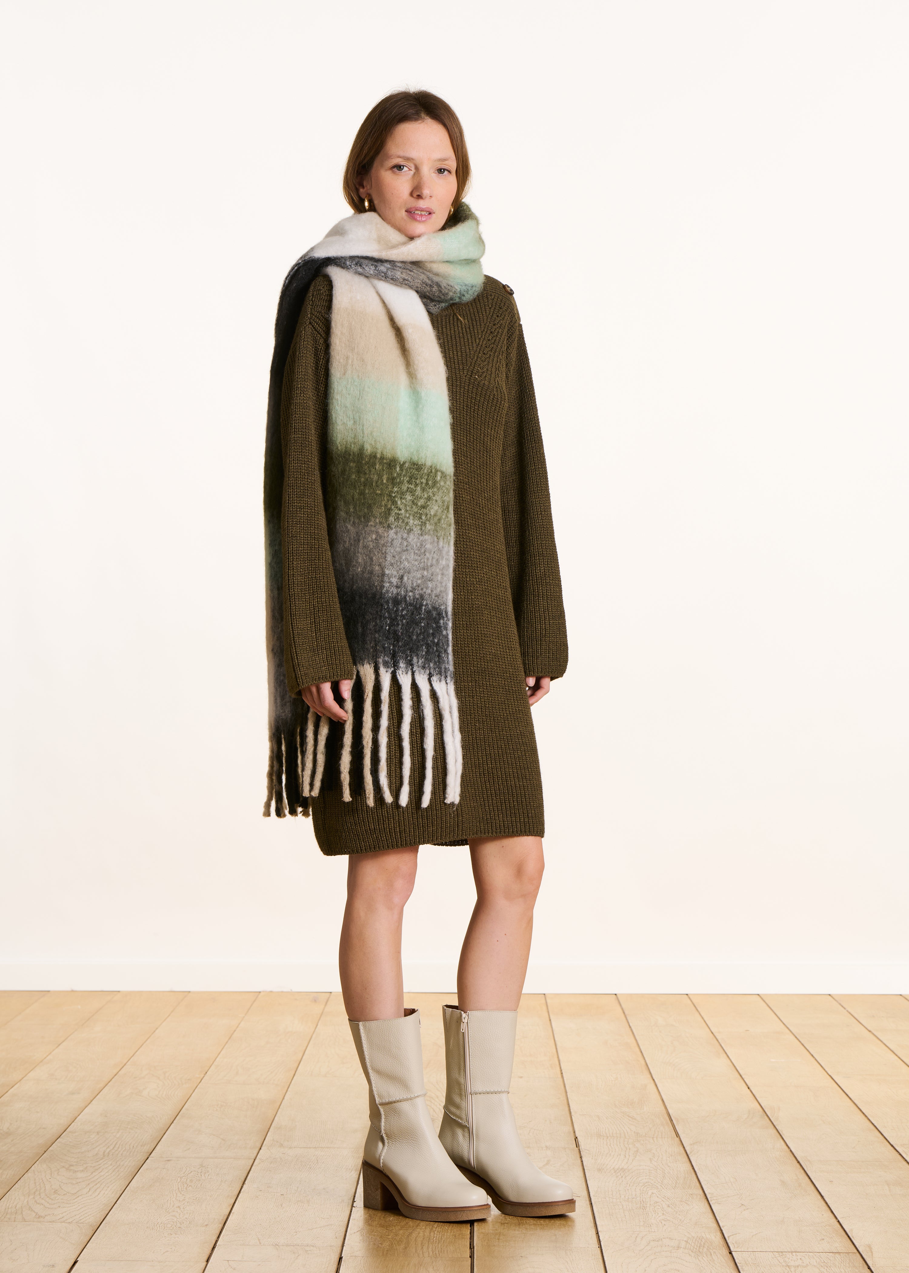 Halflange laarzen van écru leer