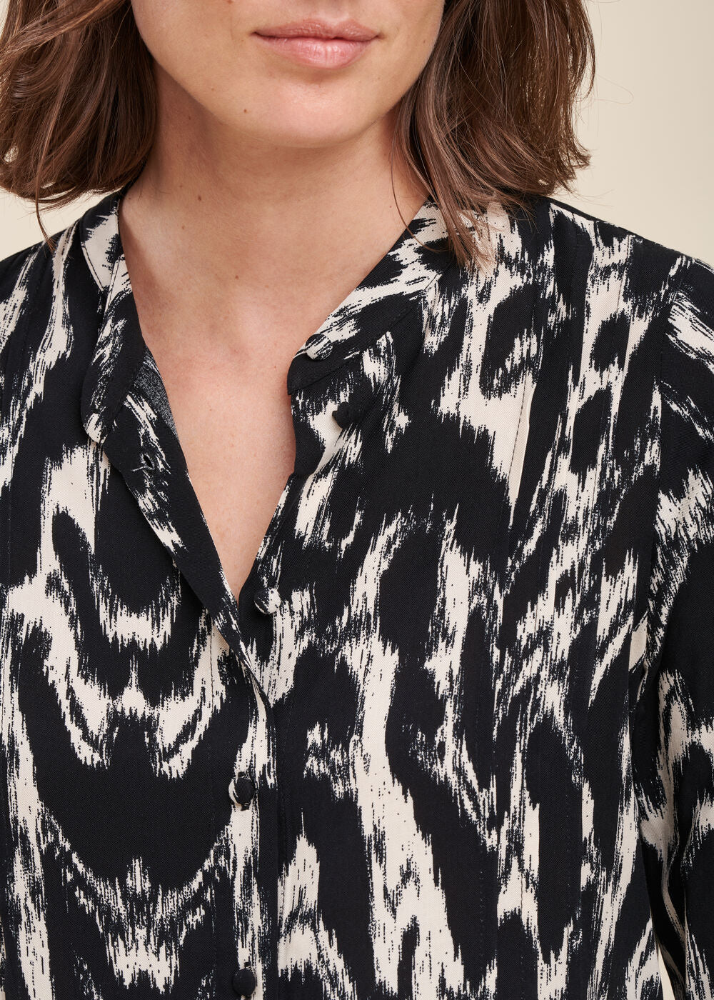 Ecovero viscose blouse with tachist print