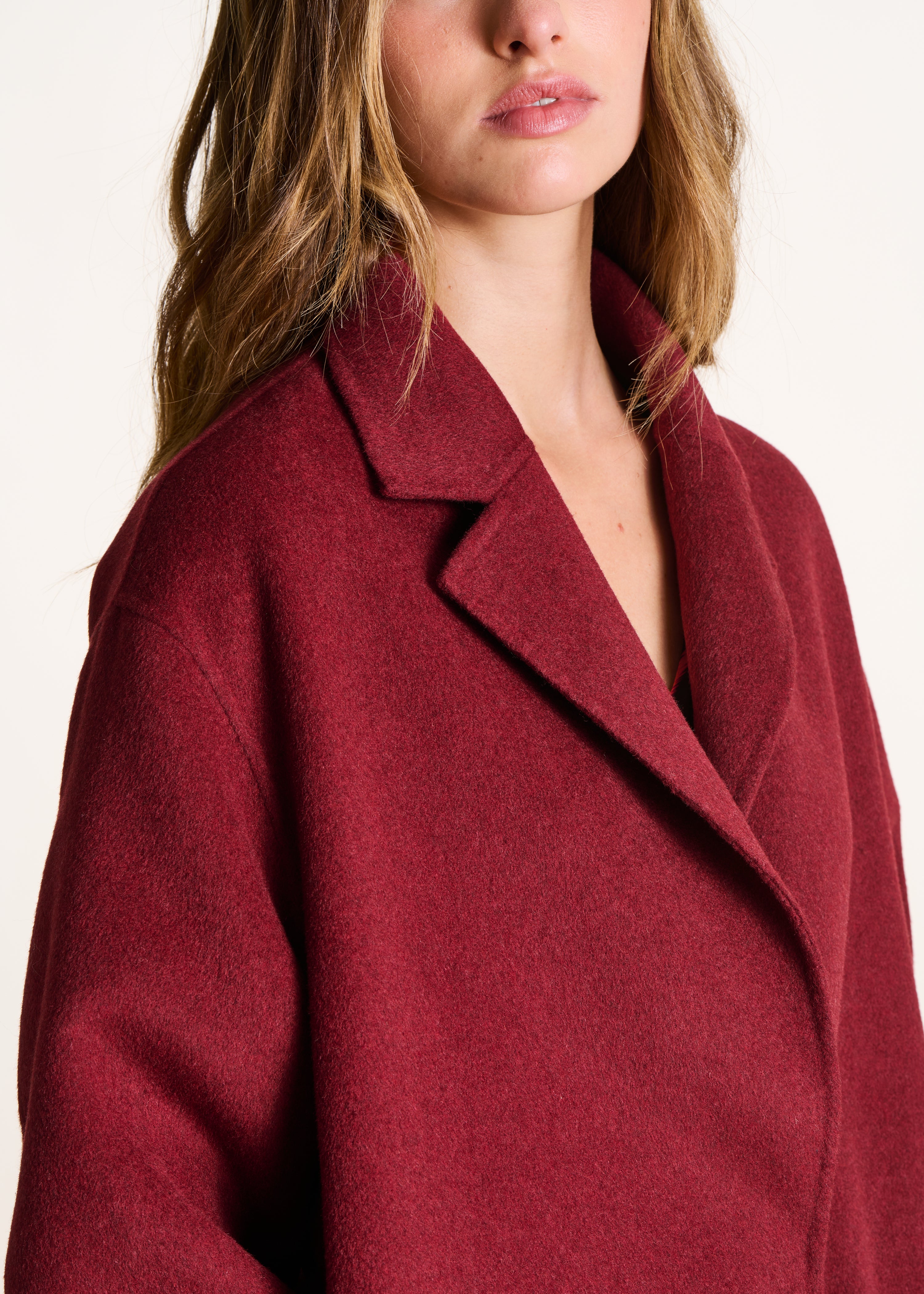 Manteau mi-long rouge en lainage